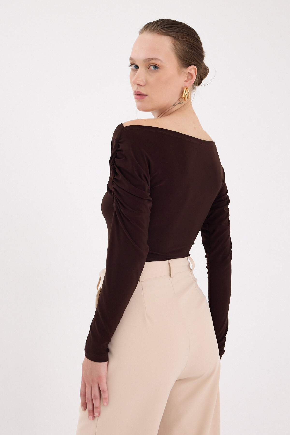 Kahve Kayık Yaka Kol Büzgülü Bluz 2433 - 7