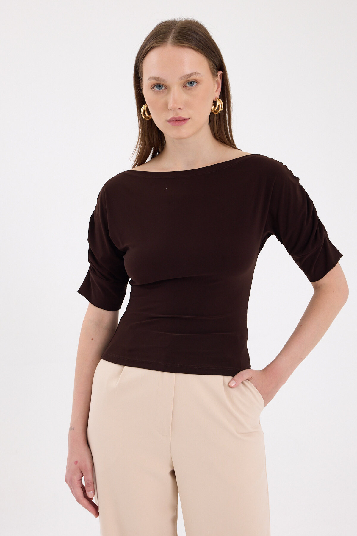 Kahve Kayık Yaka Kol Büzgülü Bluz 2515 