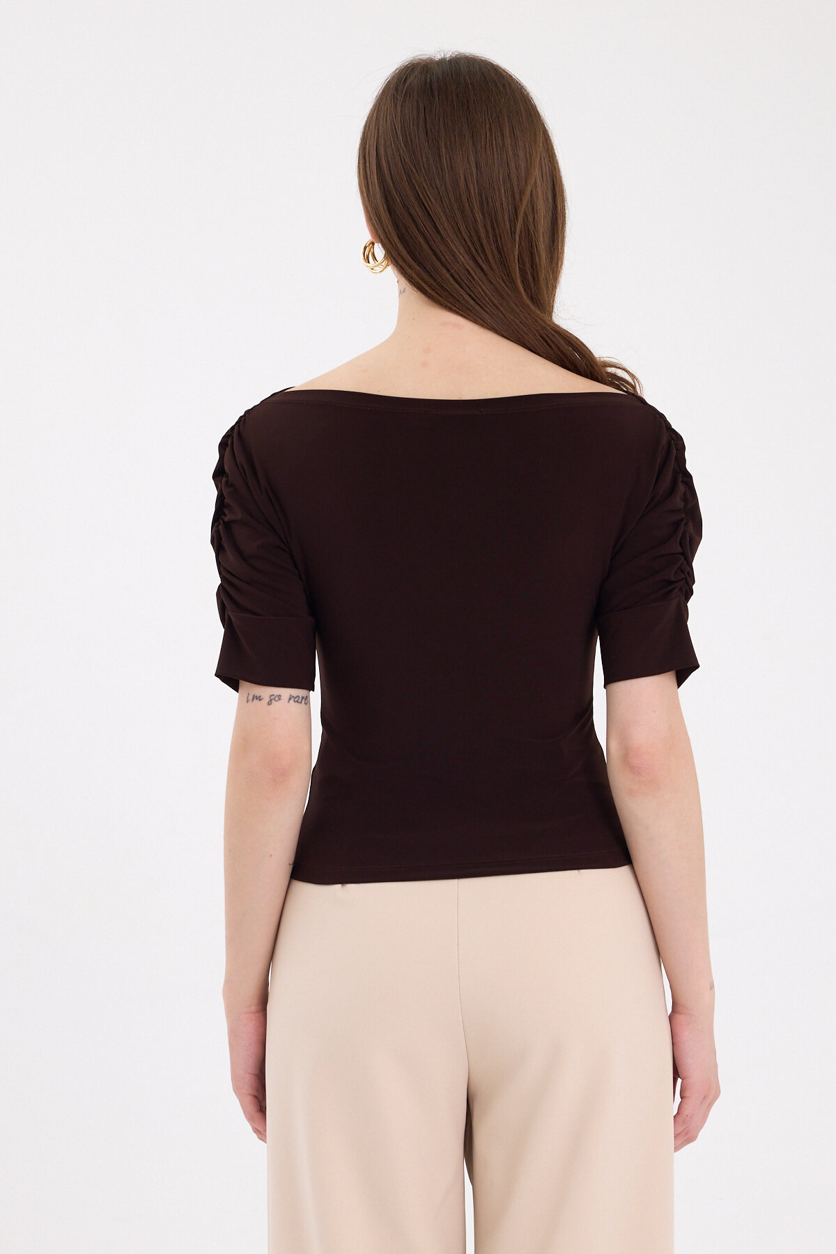 Kahve Kayık Yaka Kol Büzgülü Bluz 2515 - 5