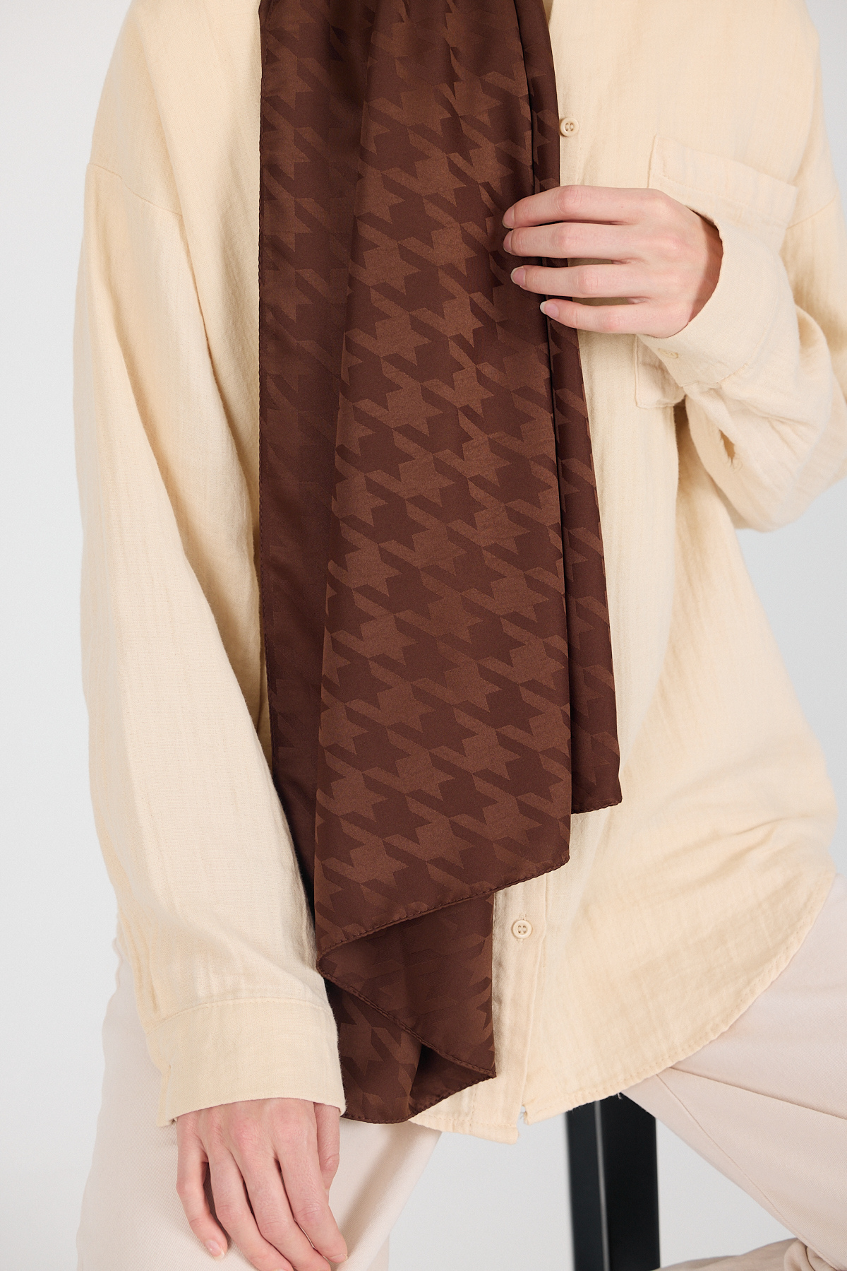 Kahve Kazayağı Desenli Jakar Şal 5686 - RAYS