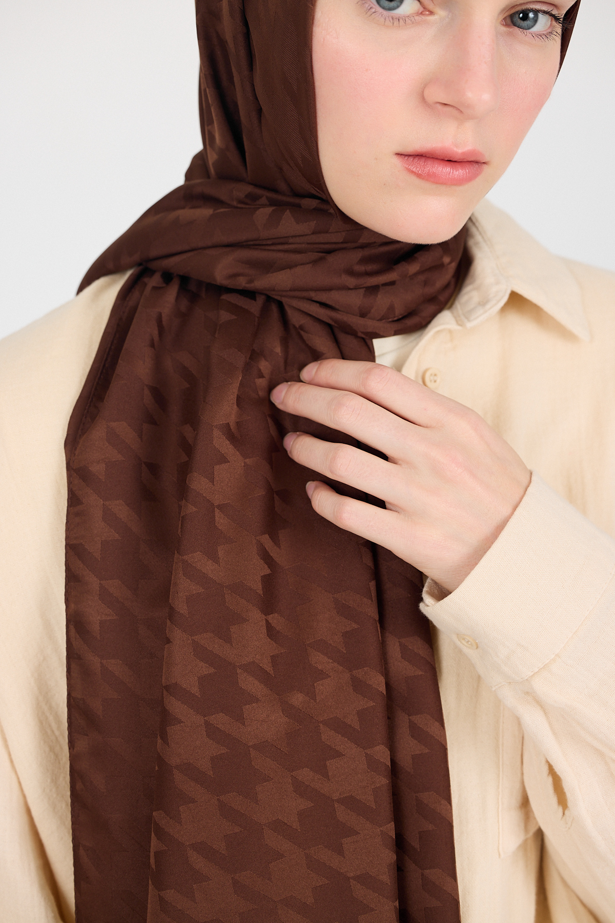 Kahve Kazayağı Desenli Jakar Şal 5686 - 6