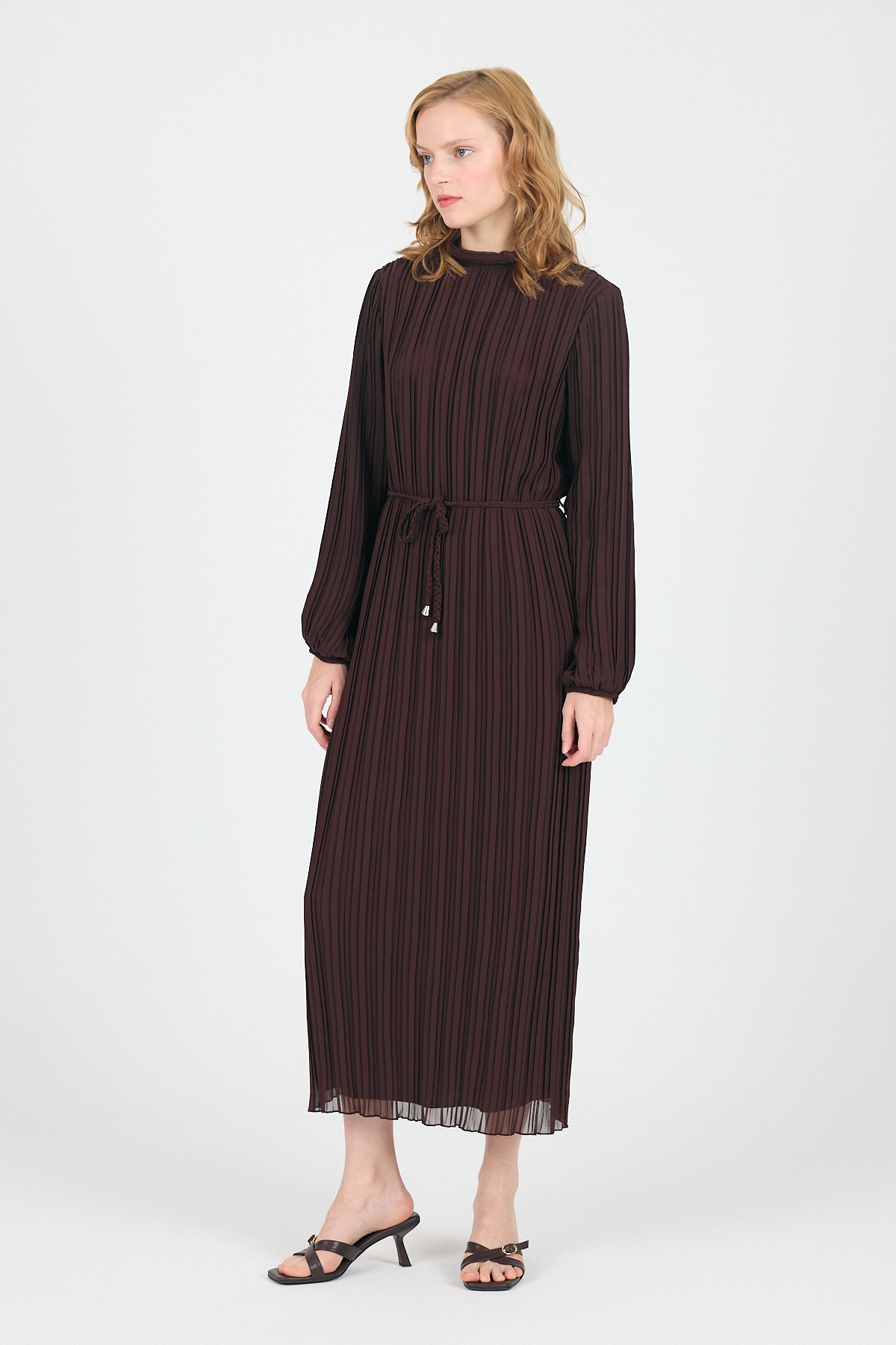 Kahve Şifon Uzun Kollu Pileli Bel Bağlamalı Midi Elbise 020 