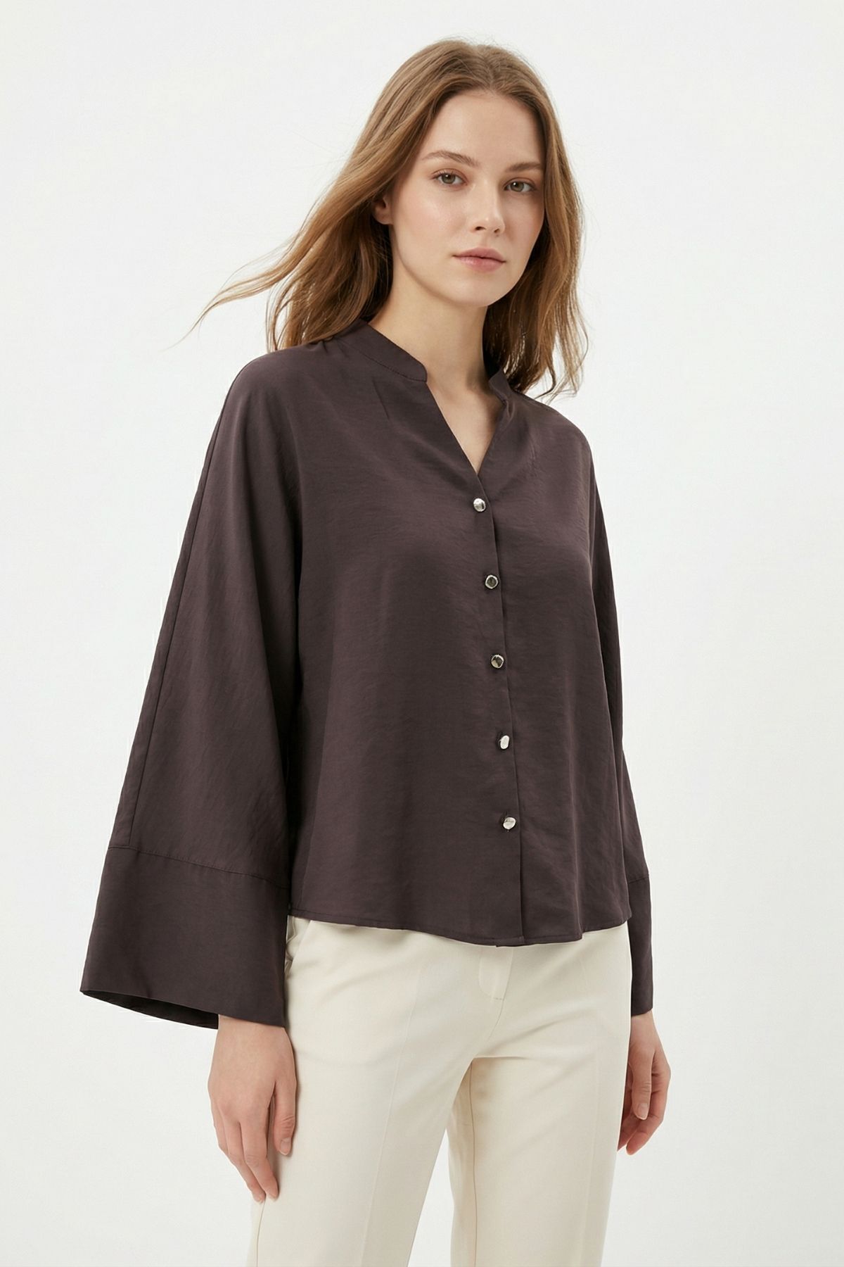 Kahve V Kesim Düğmeli Bluz 8022 - 1