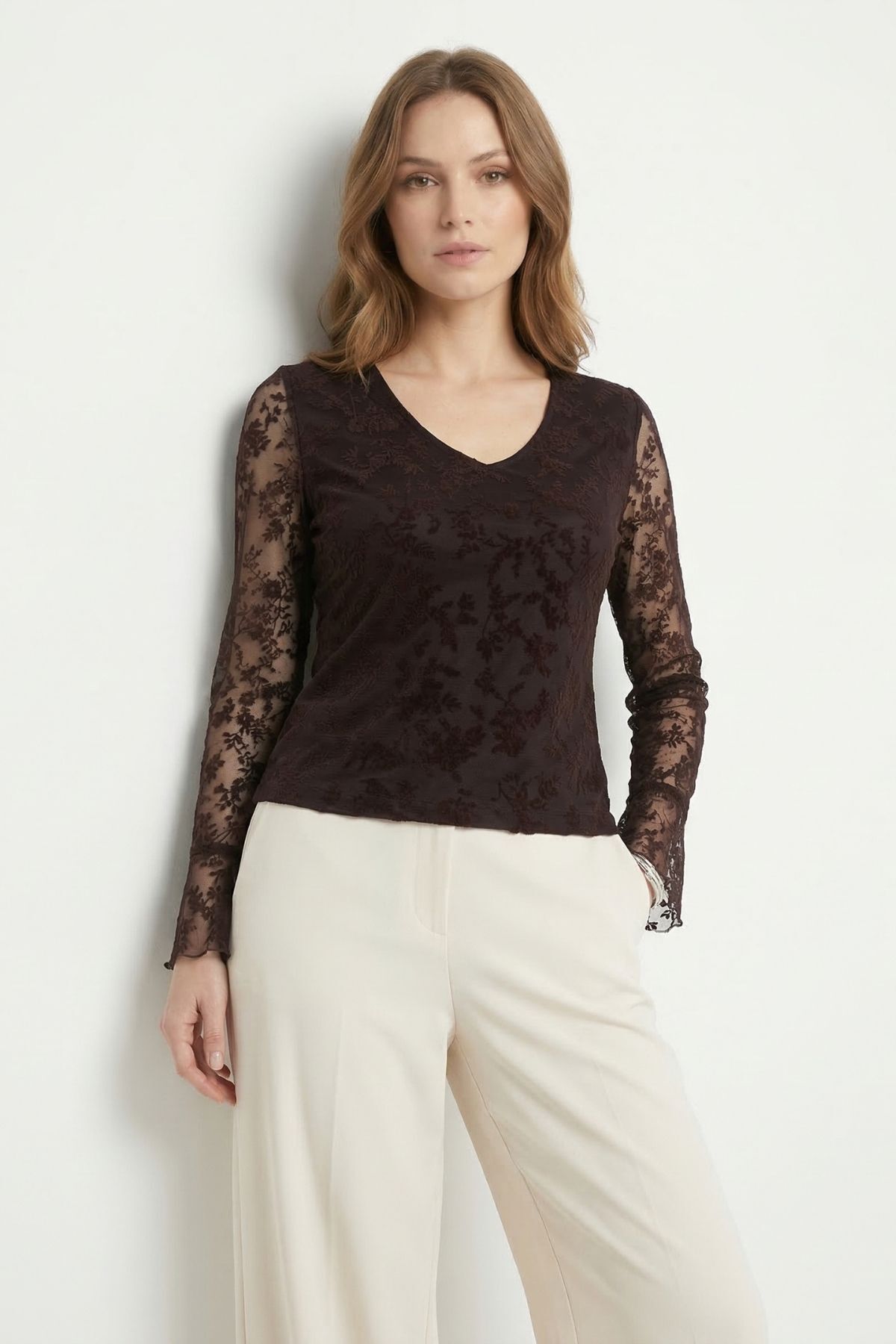 Kahve V Yaka İspanyol Kol Dantelli Bluz 8518A - 1