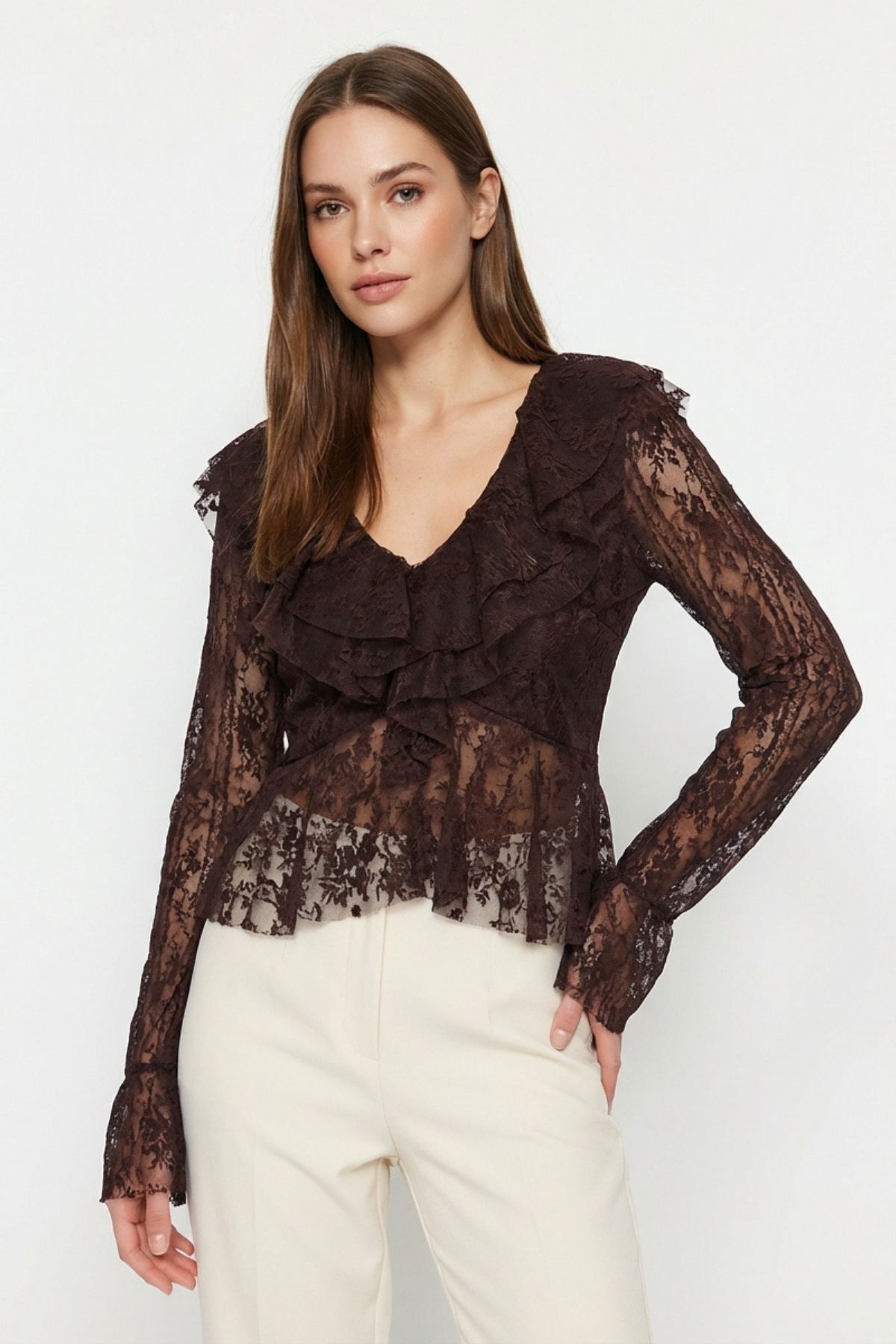 Kahve V Yaka Önü Fırfırlı Dantelli Bluz 8490 - 2