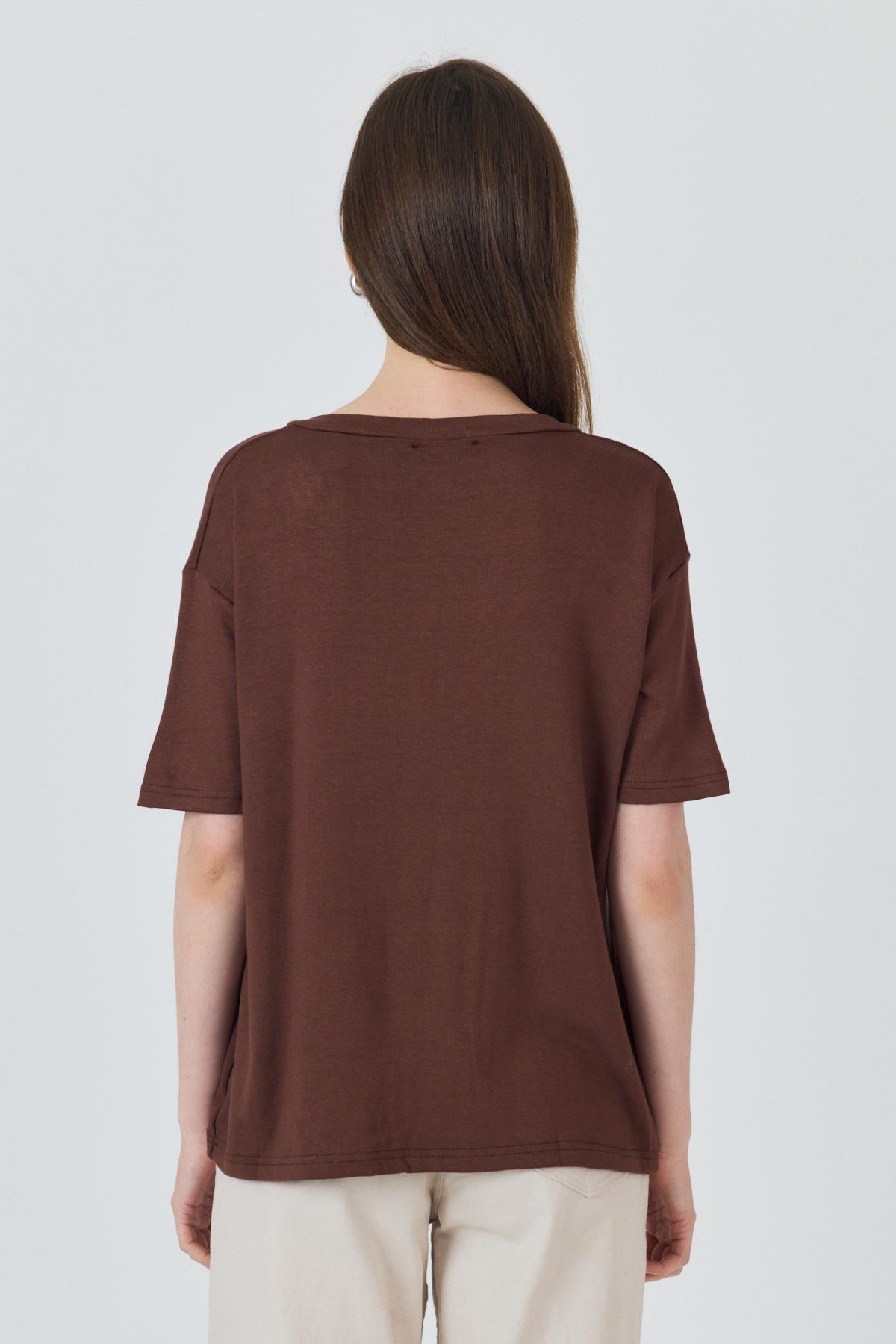 Kahve V Yaka Viskoz/Yumuşak Kumaş Dökümlü Tişört 3077 - 5