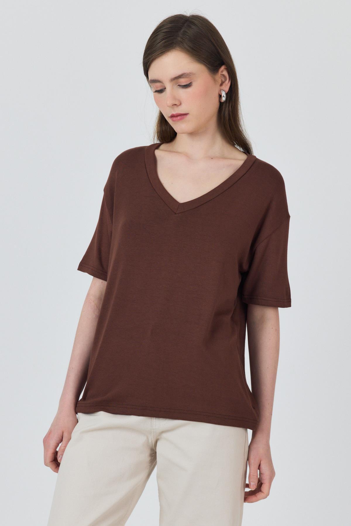 Kahve V Yaka Viskoz/Yumuşak Kumaş Dökümlü Tişört 3077 - RAYS