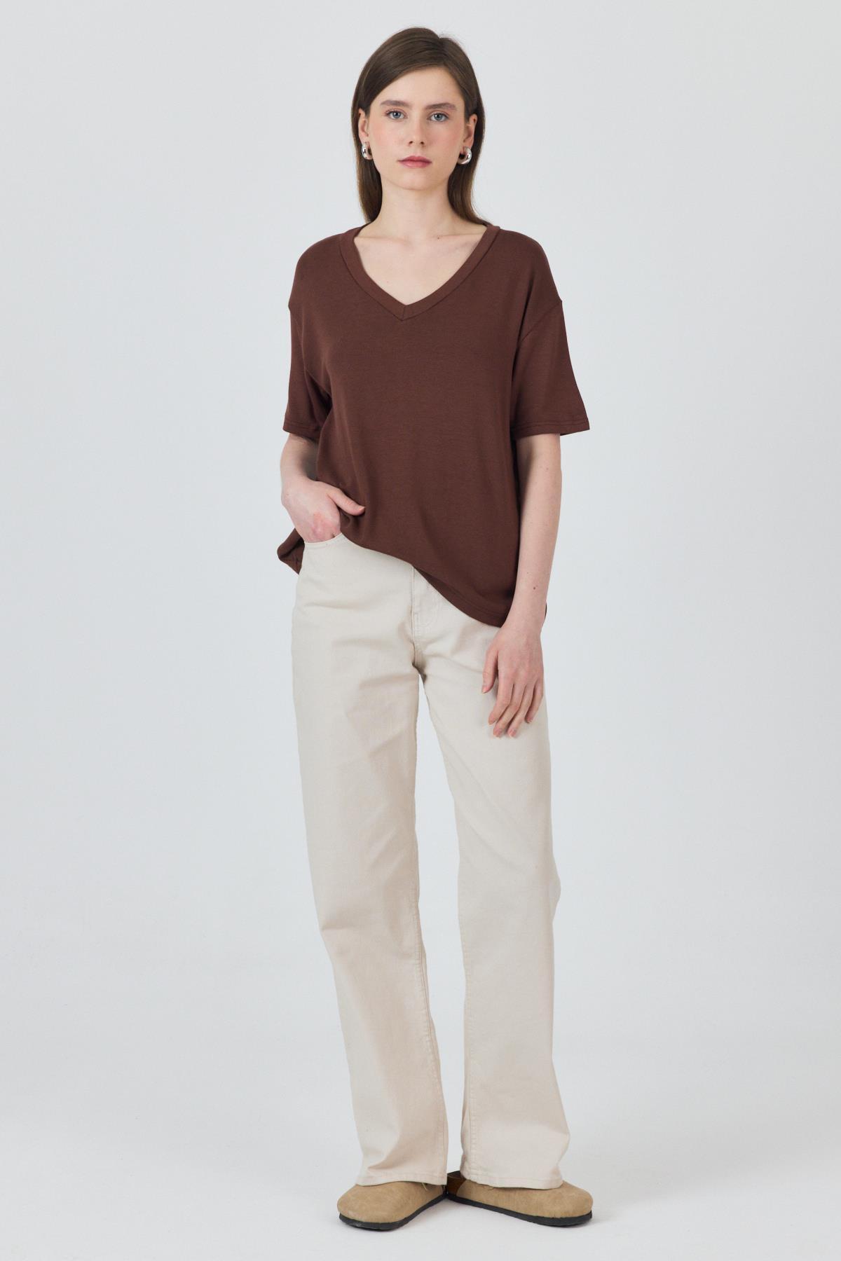 Kahve V Yaka Viskoz/Yumuşak Kumaş Dökümlü Tişört 3077 - 7