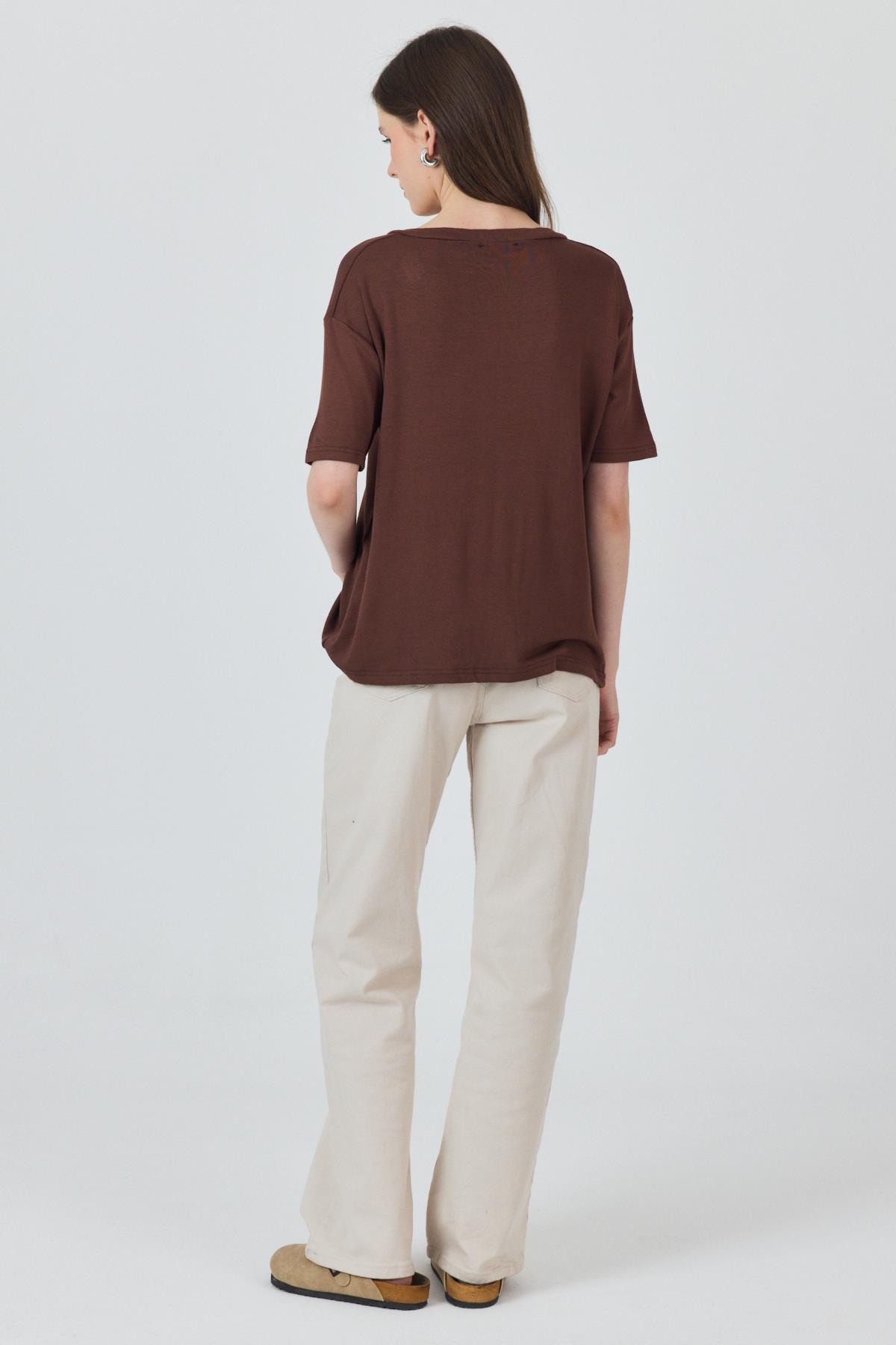 Kahve V Yaka Viskoz/Yumuşak Kumaş Dökümlü Tişört 3077 - 6