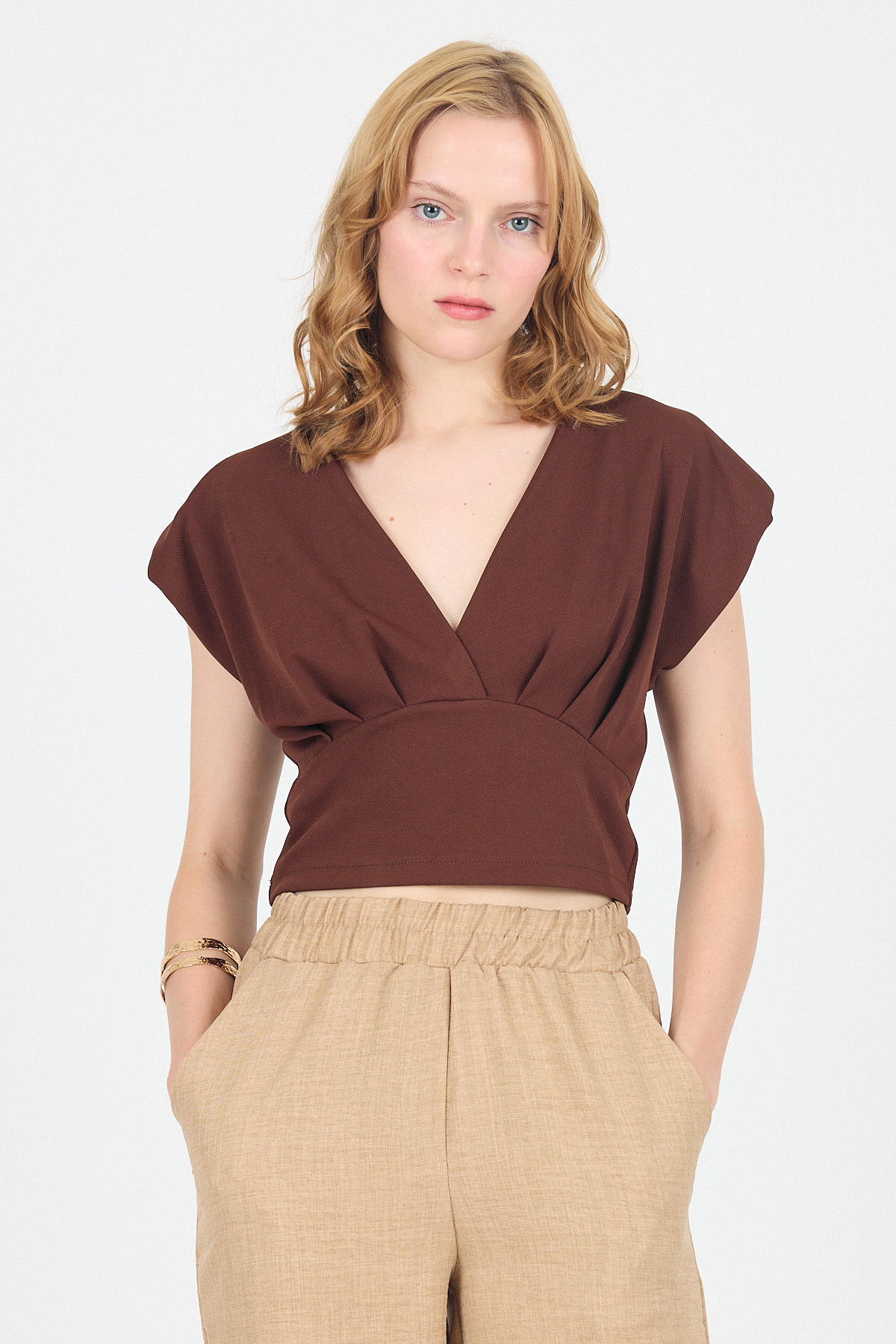 Kahve Vatkalı V Yaka Kruvaze Crop Bluz 4227 