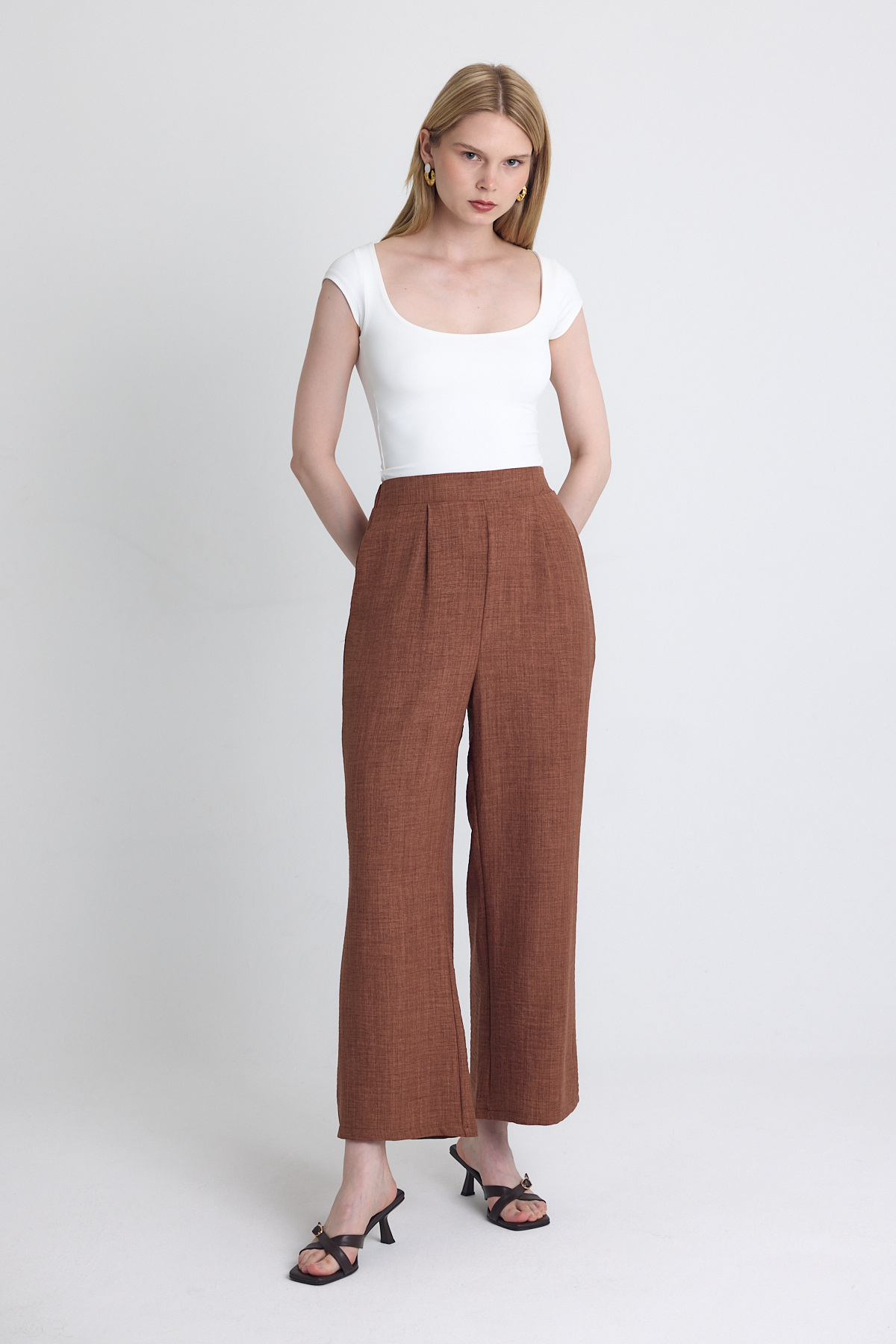 Kahve Yüksek Bel Ön Pile Detaylı Pamuklu Bol Paça Pantolon 8014A 