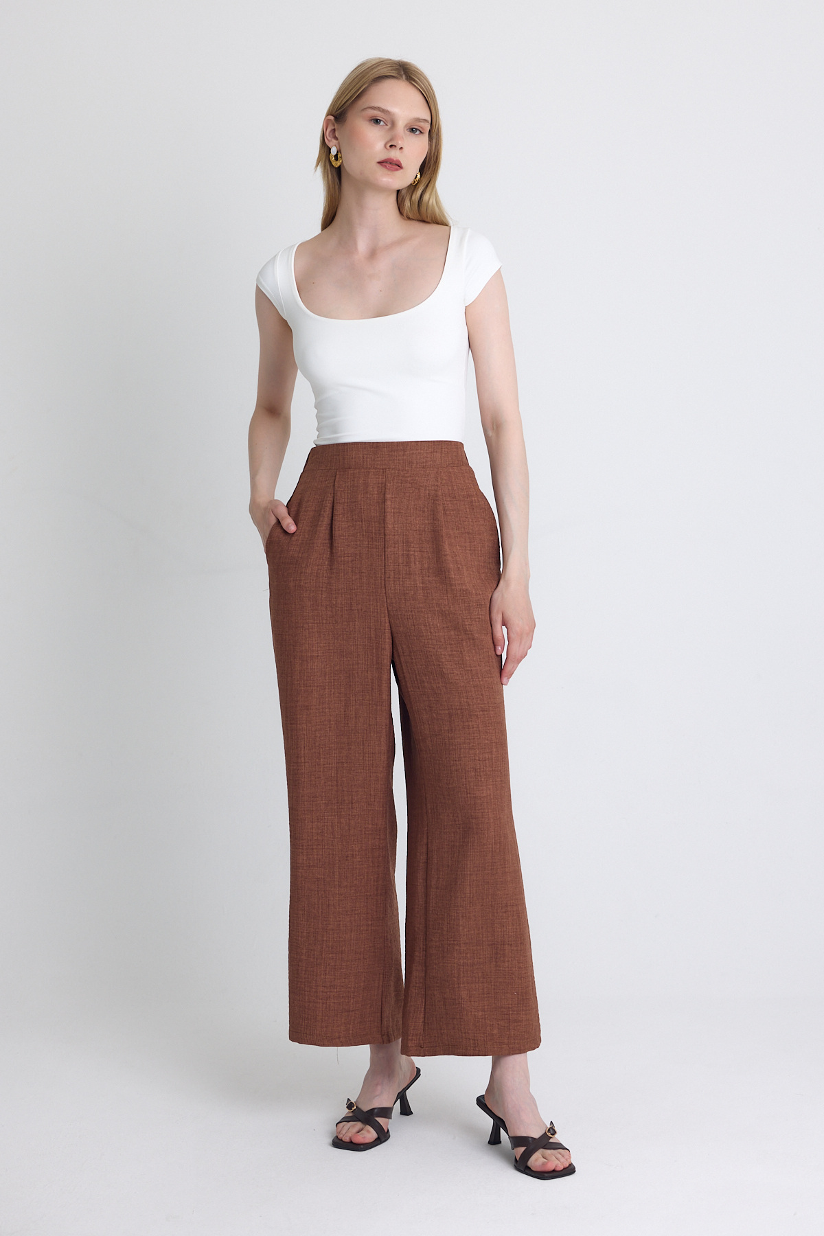 Kahve Yüksek Bel Ön Pile Detaylı Pamuklu Bol Paça Pantolon 8014A - 3