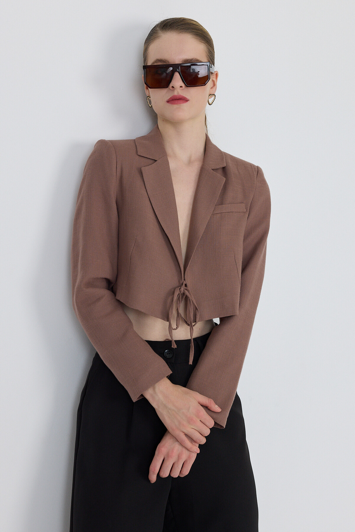 Kahverengi Keten Görünümlü %100 Pamuk Bağlama Detaylı Crop Blazer Ceket 7070 - 6