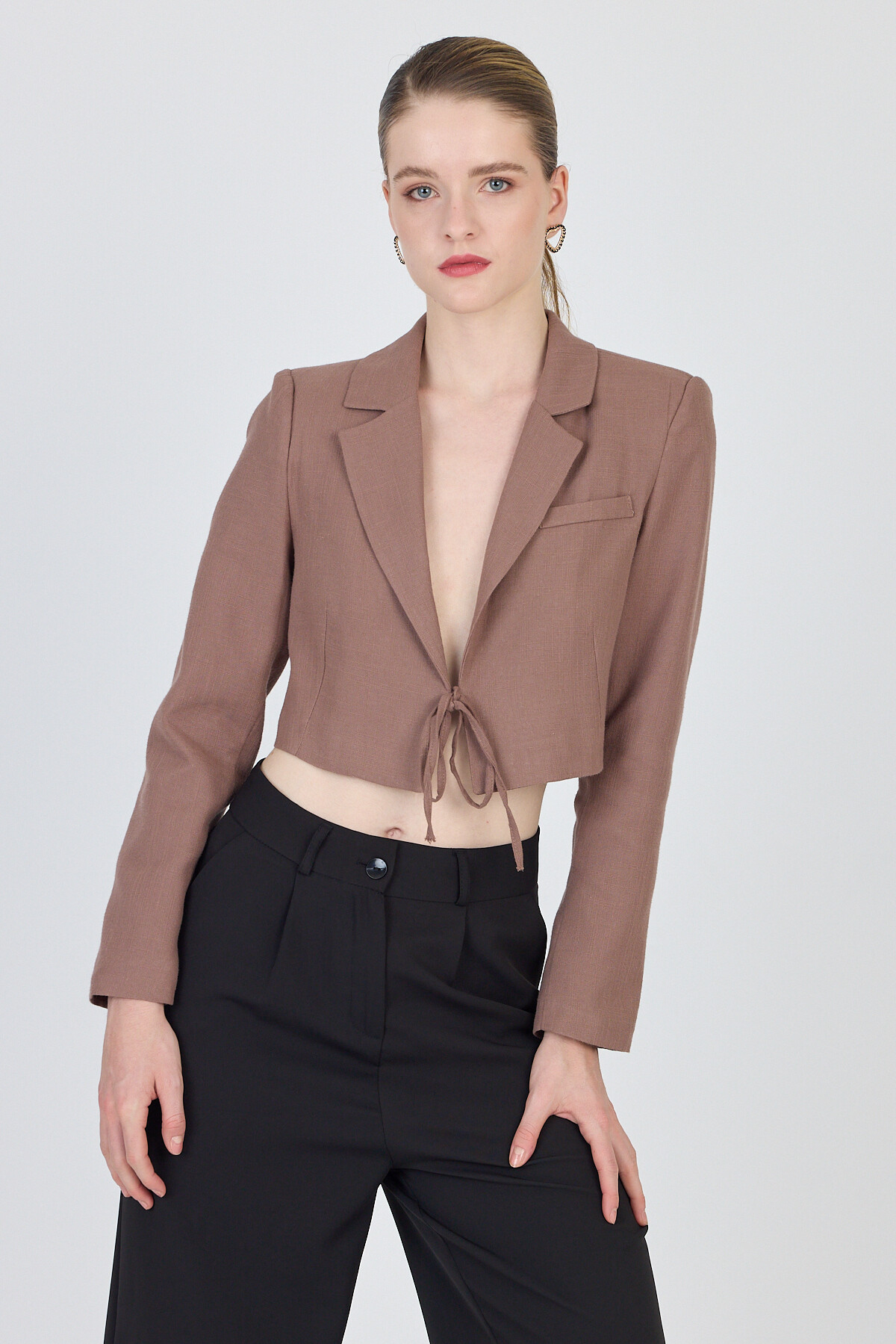 Kahverengi Keten Görünümlü %100 Pamuk Bağlama Detaylı Crop Blazer Ceket 7070 - RAYS