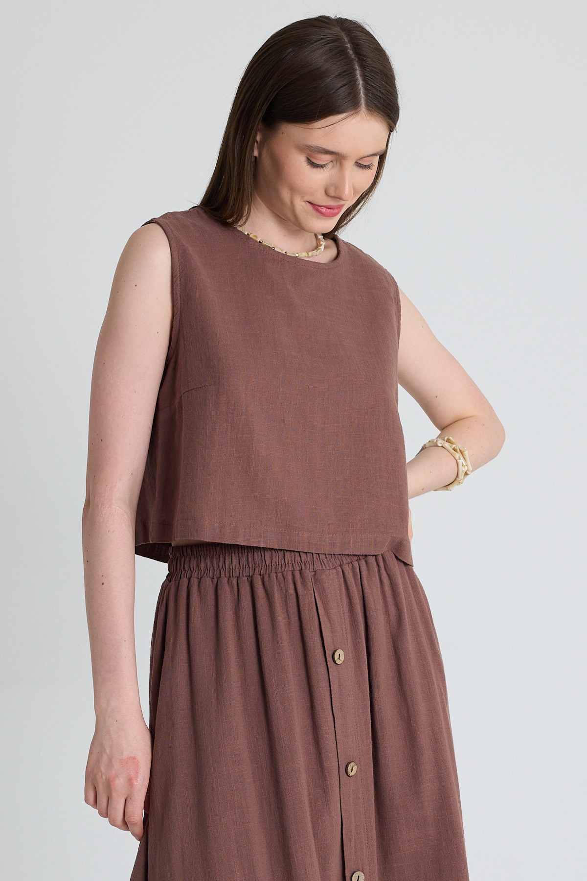 Kahverengi Keten Görünümlü %100 Pamuk Kolsuz Crop Bluz 3419-1 - RAYS