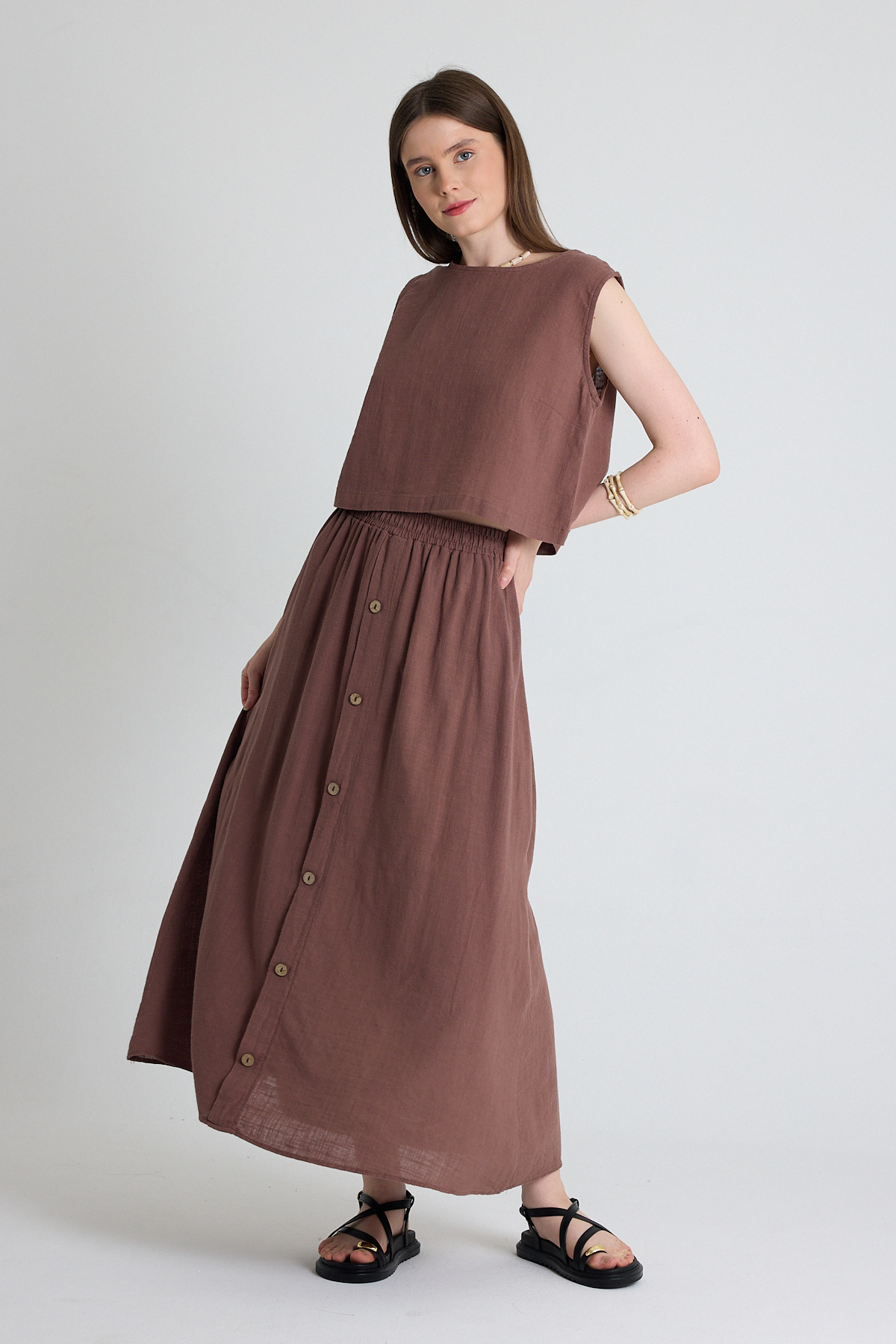 Kahverengi Keten Görünümlü %100 Pamuk Kolsuz Crop Bluz 3419-1 - RAYS