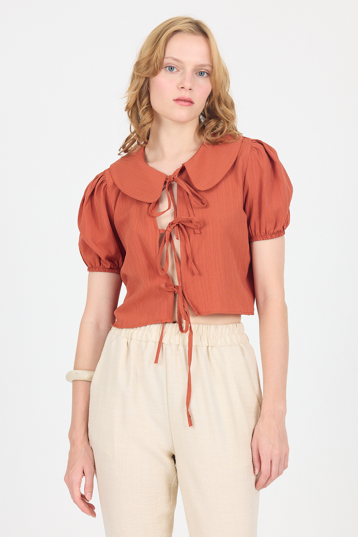 Kiremit Bağlama Detaylı Bebe Yaka Crop Bluz 8064 - RAYS