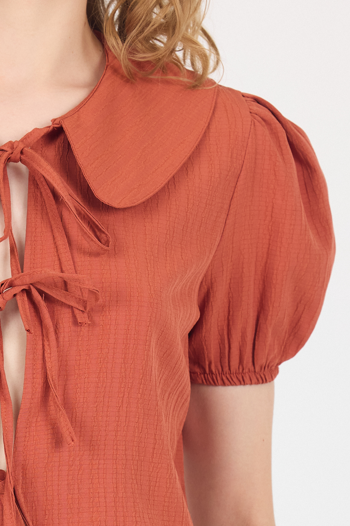 Kiremit Bağlama Detaylı Bebe Yaka Crop Bluz 8064 - RAYS