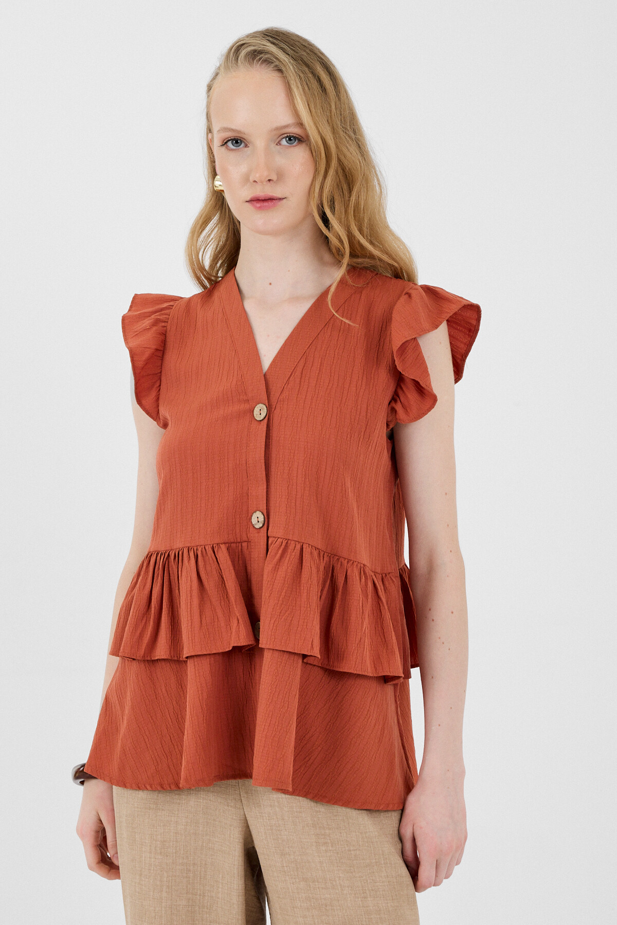 Kiremit V Yaka Düğmeli Fırfır Kol Bluz 8052A - RAYS