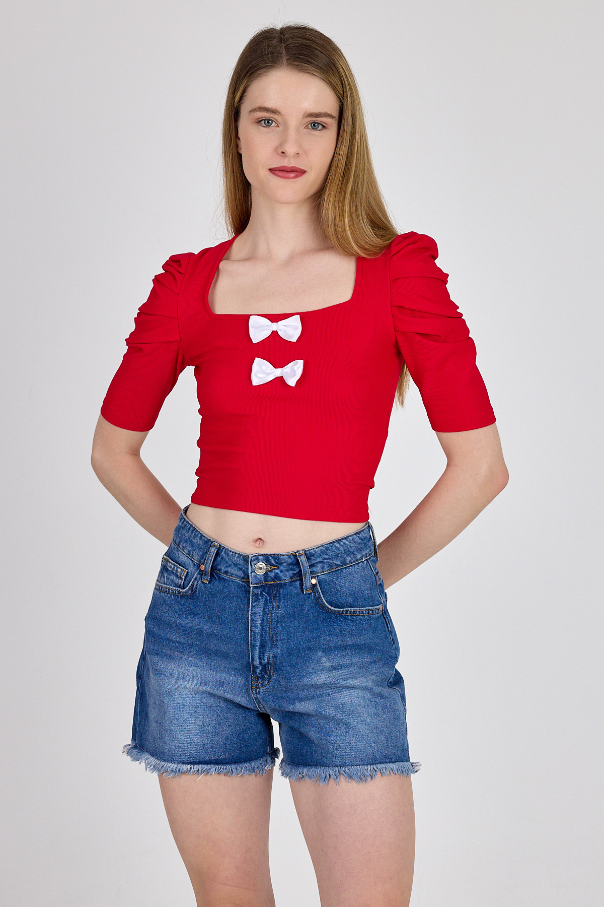 Kırmızı Kare Yaka Fiyonk Detaylı Crop Bluz 1349 - 2