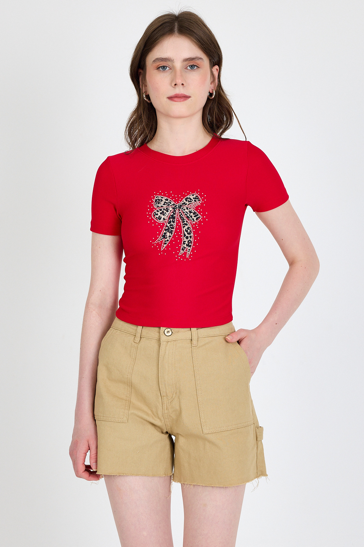 Kırmızı Leopar Fiyonk Baskılı Taş Detaylı Slim Fit Crop Tişört 0549-1 - RAYS