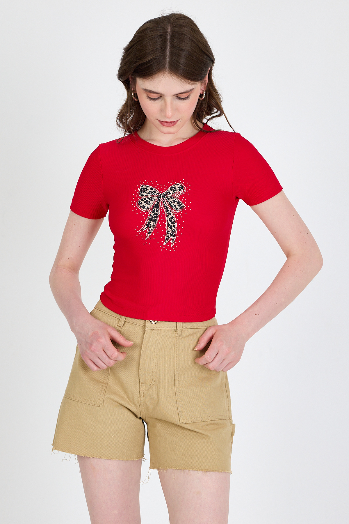 Kırmızı Leopar Fiyonk Baskılı Taş Detaylı Slim Fit Crop Tişört 0549-1 - RAYS