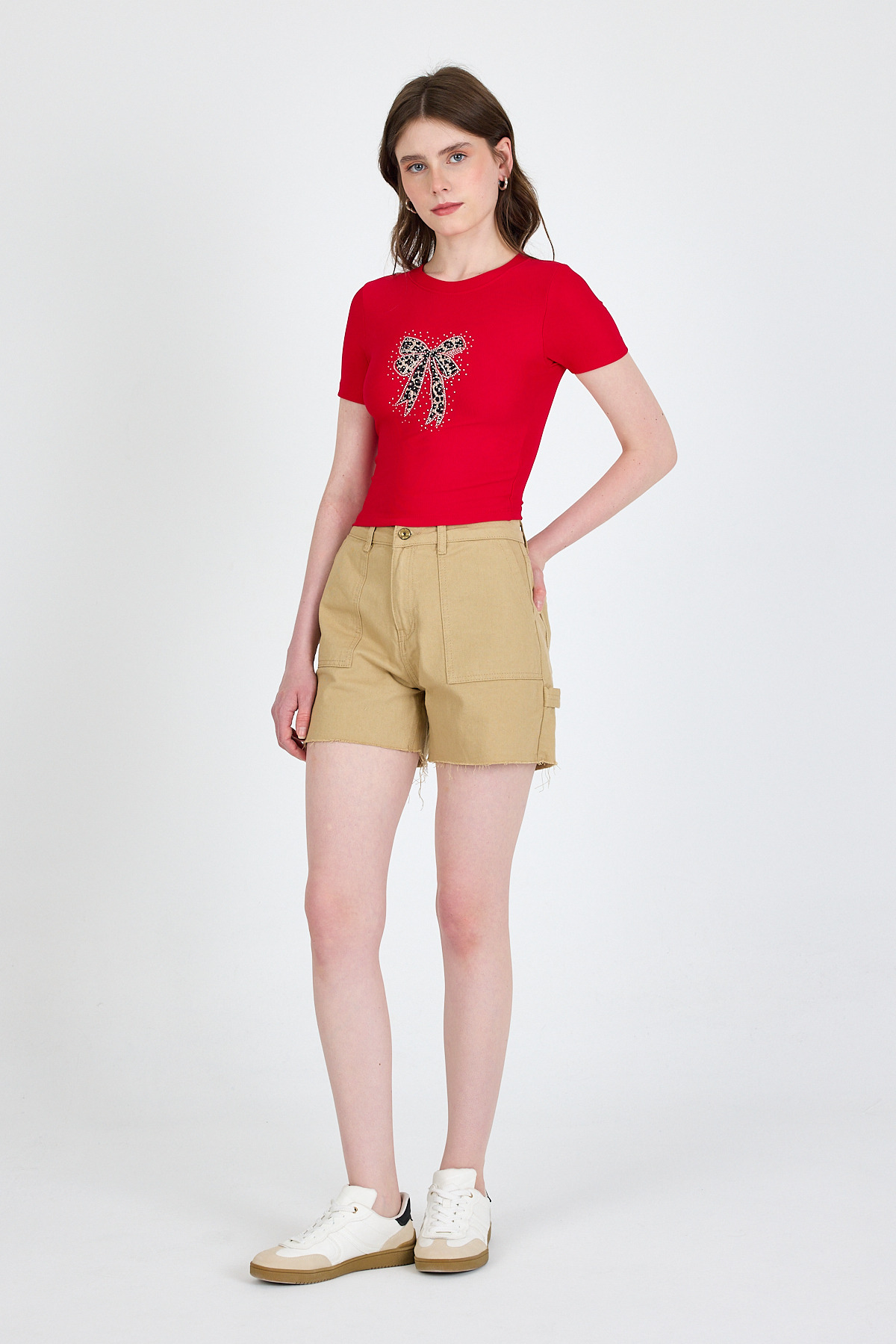 Kırmızı Leopar Fiyonk Baskılı Taş Detaylı Slim Fit Crop Tişört 0549-1 - RAYS