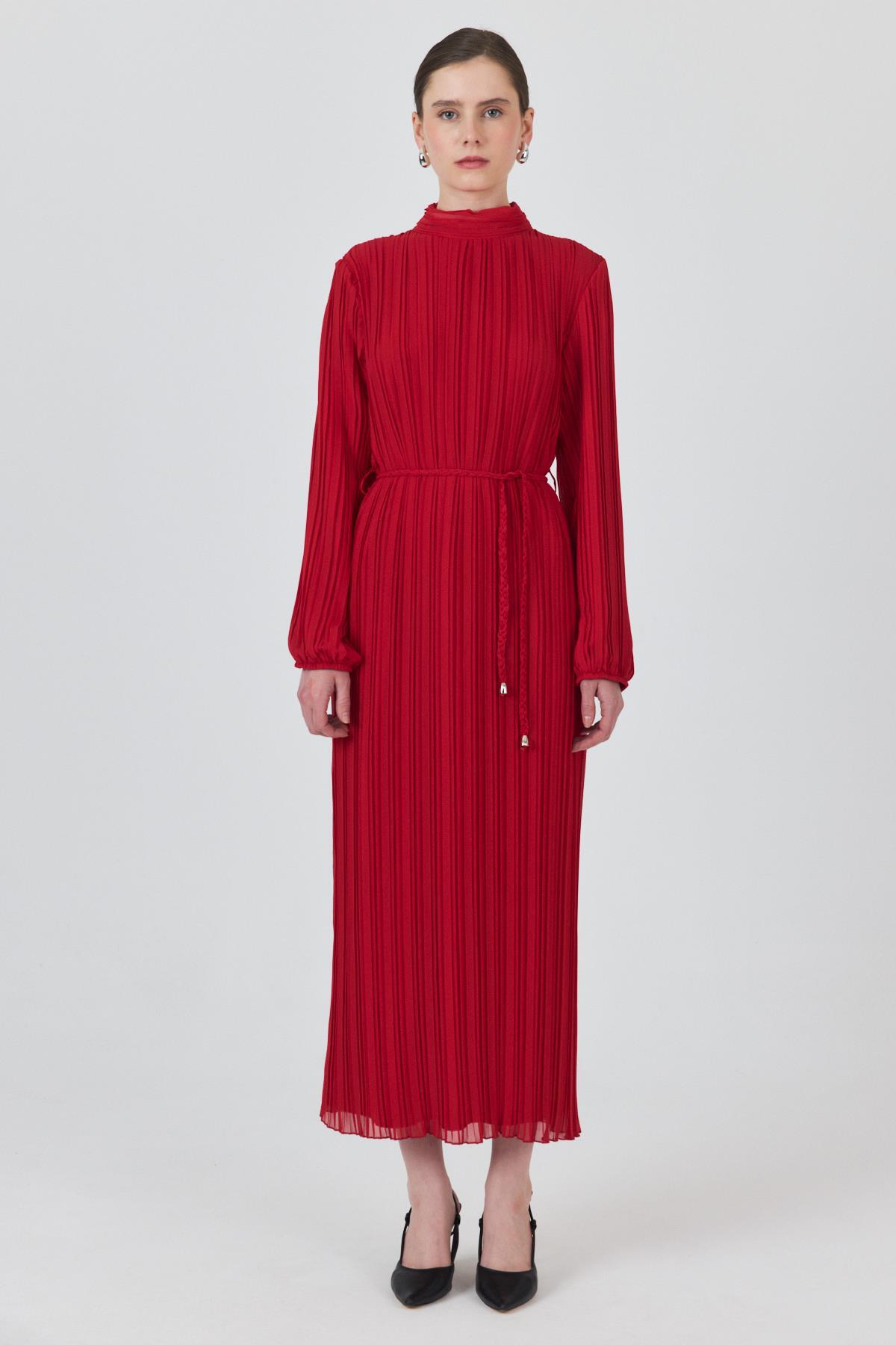 Kırmızı Pileli Uzun Kollu Kemer Detaylı Midi Boy Elbise 020 - 2