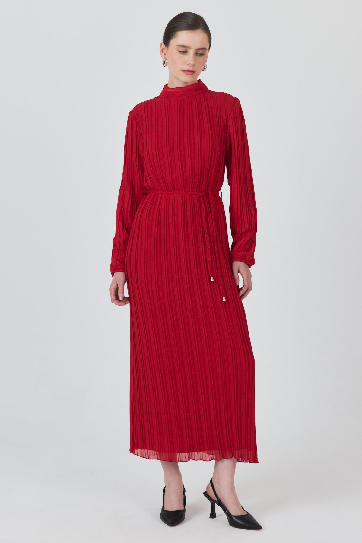 Kırmızı Pileli Uzun Kollu Kemer Detaylı Midi Boy Elbise 020 - 1