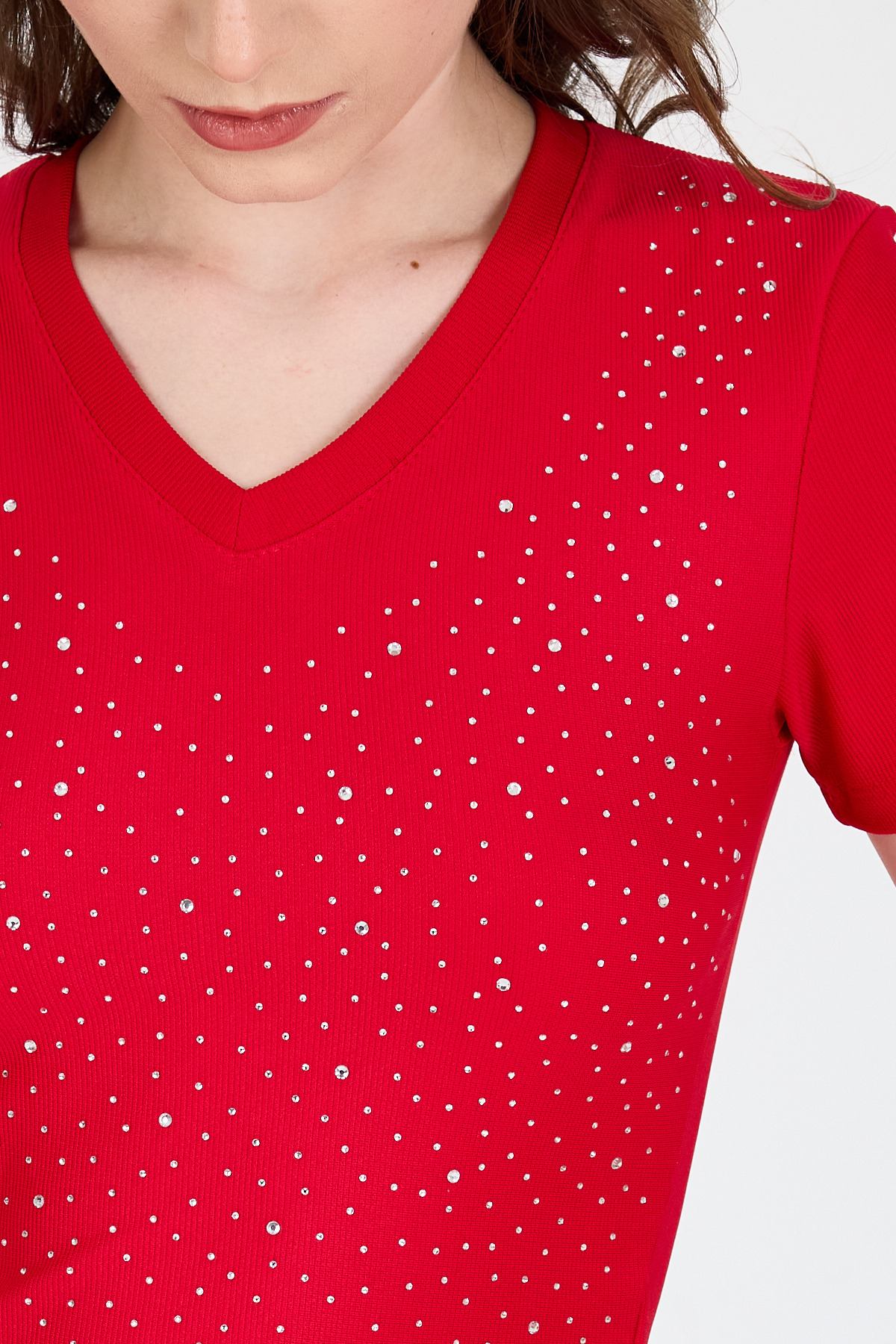 Kırmızı Taş İşleme Detaylı V Yaka Slim Fit Tişört 0949 - 4