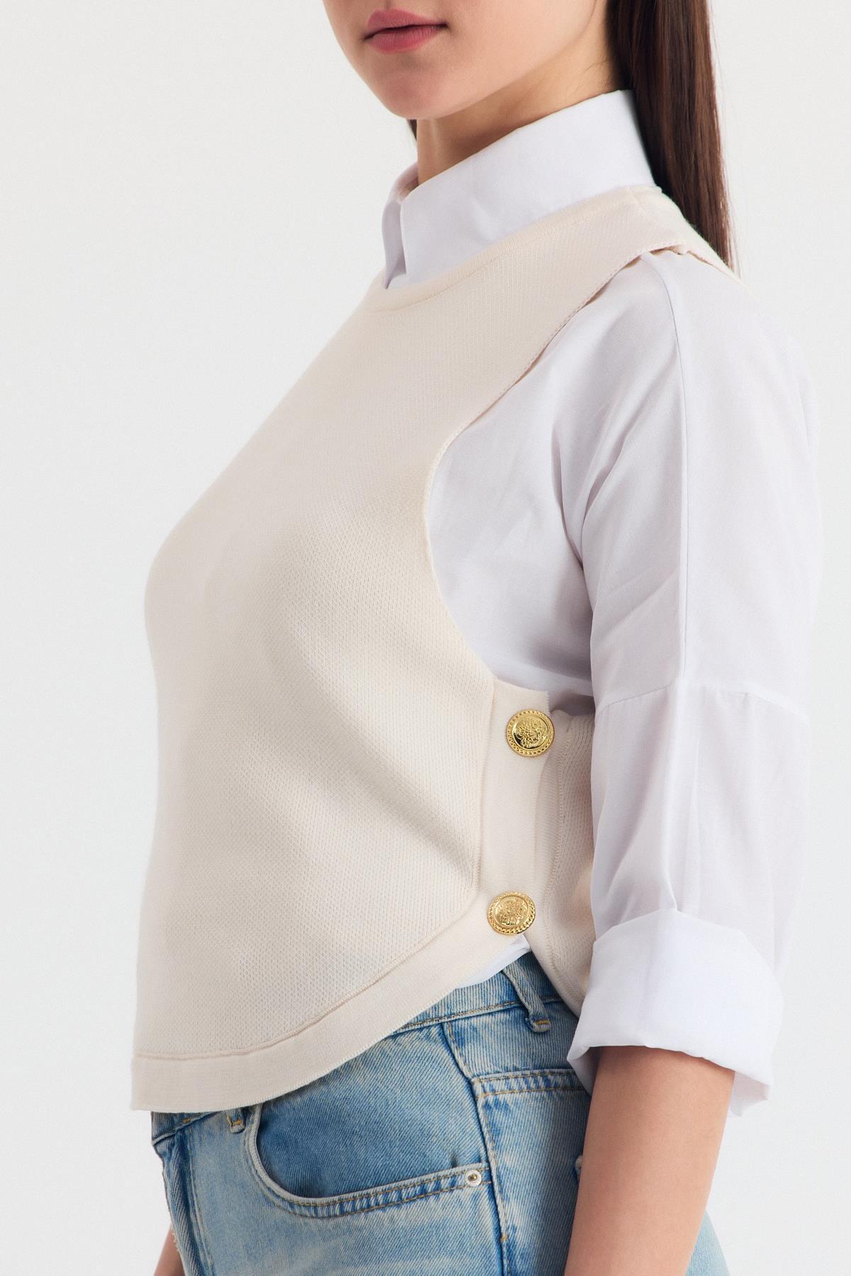 Krem Yan Düğme Detay Sıfır Kol Süveter 2111 - RAYS