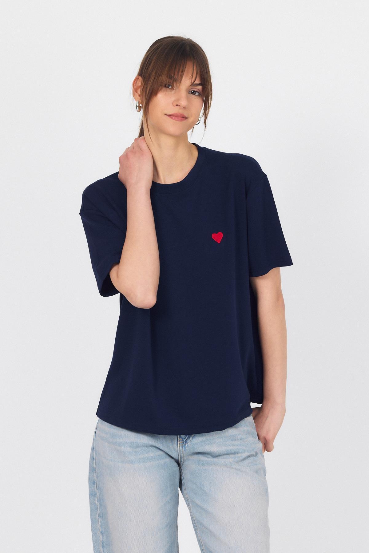 Laci Kalp Nakışlı Premium Kumaş Tişört 6218 - RAYS