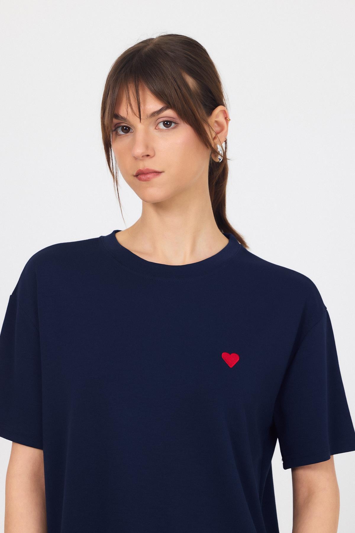 Laci Kalp Nakışlı Premium Kumaş Tişört 6218 - RAYS