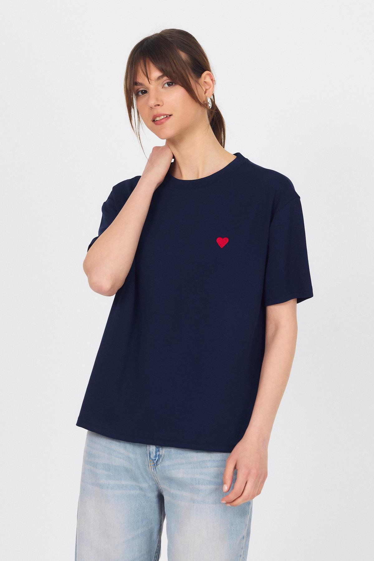 Laci Kalp Nakışlı Premium Kumaş Tişört 6218 - 7