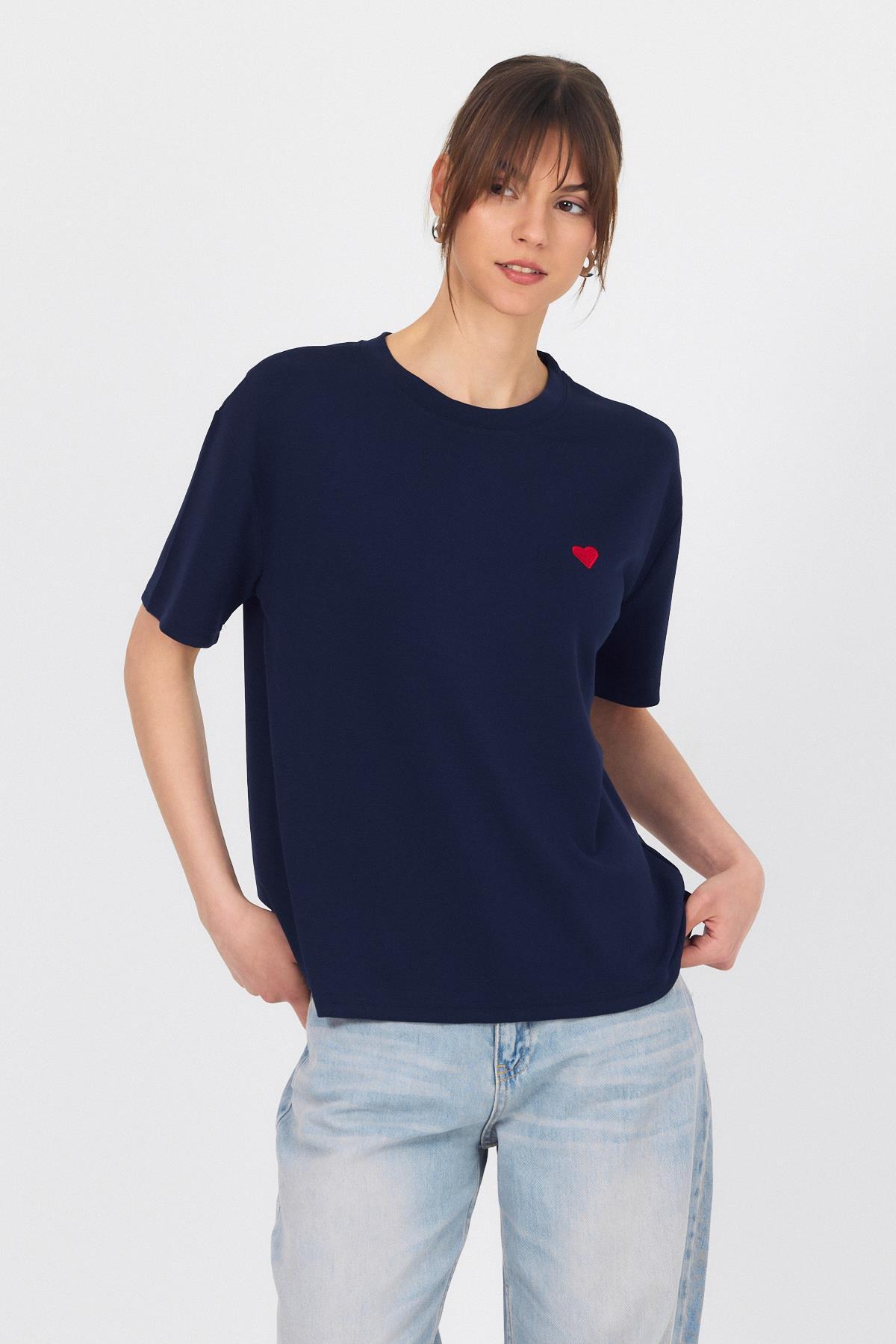 Laci Kalp Nakışlı Premium Kumaş Tişört 6218 - 1