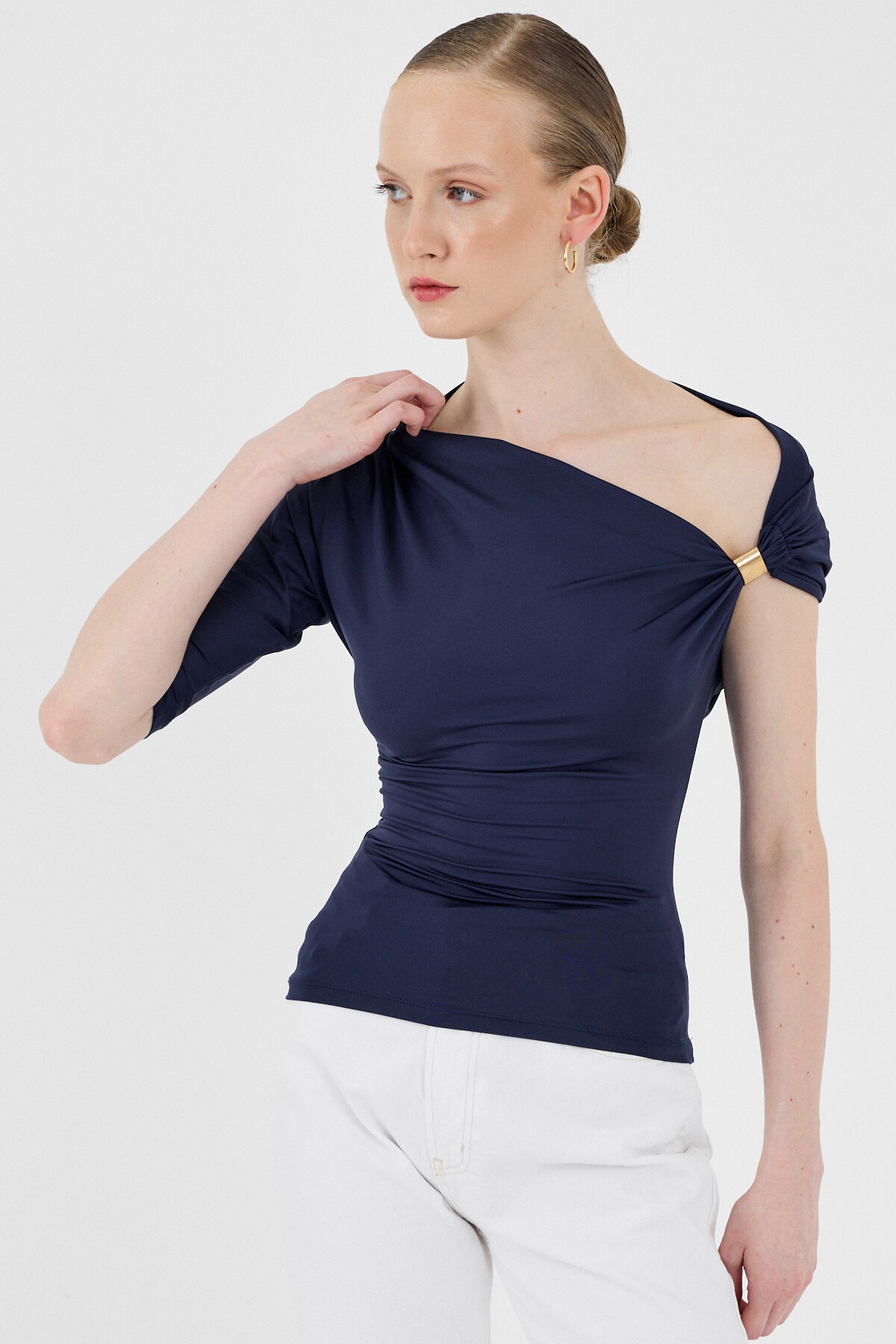 Laci Omuz Aksesuar Detaylı Yarım Kol Bluz 2490 - 2