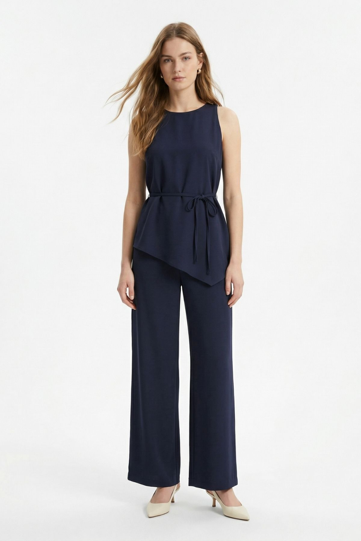 Laci Sıfır Kollu Kuşaklı Asimetrik Bluz ve Bol Paça Pantolon Takım 8861 - 1