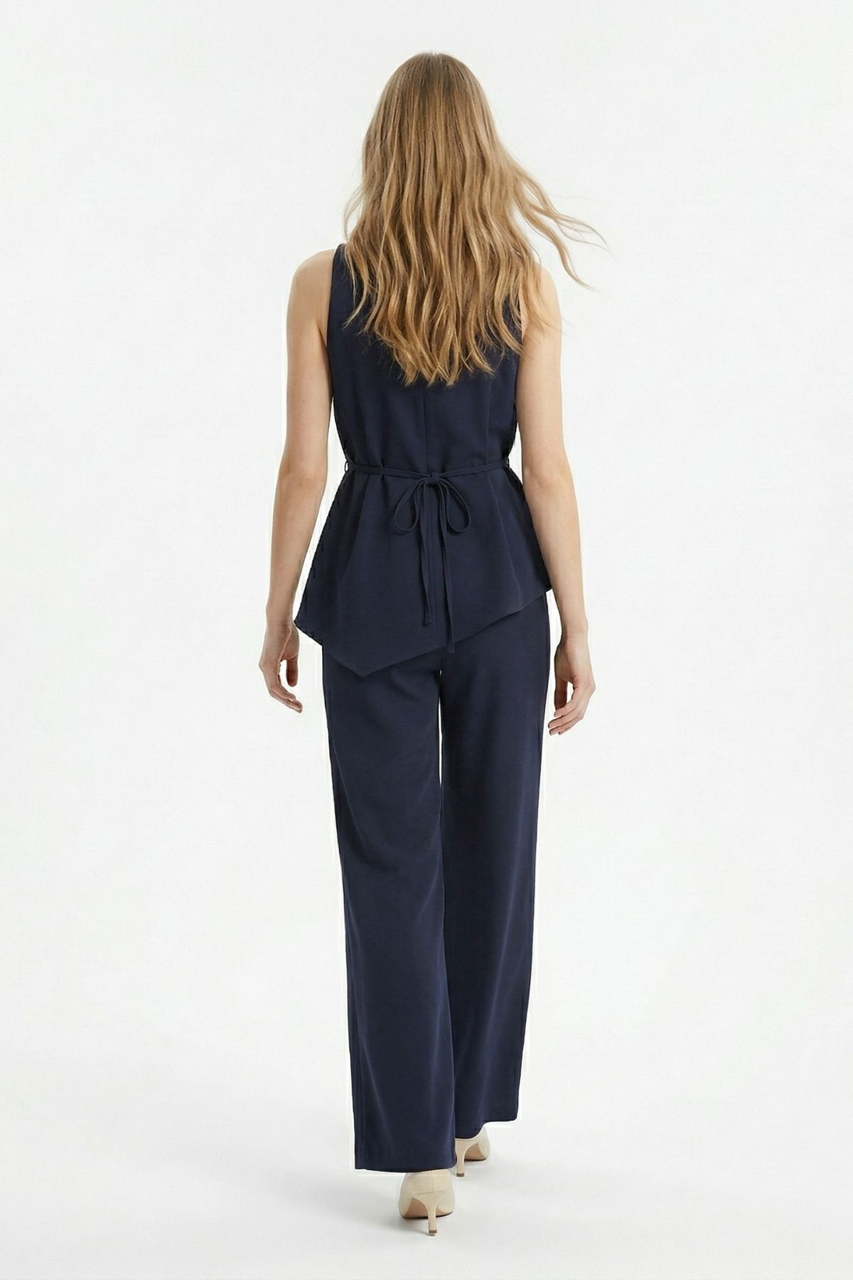 Laci Sıfır Kollu Kuşaklı Asimetrik Bluz ve Bol Paça Pantolon Takım 8861 - RAYS