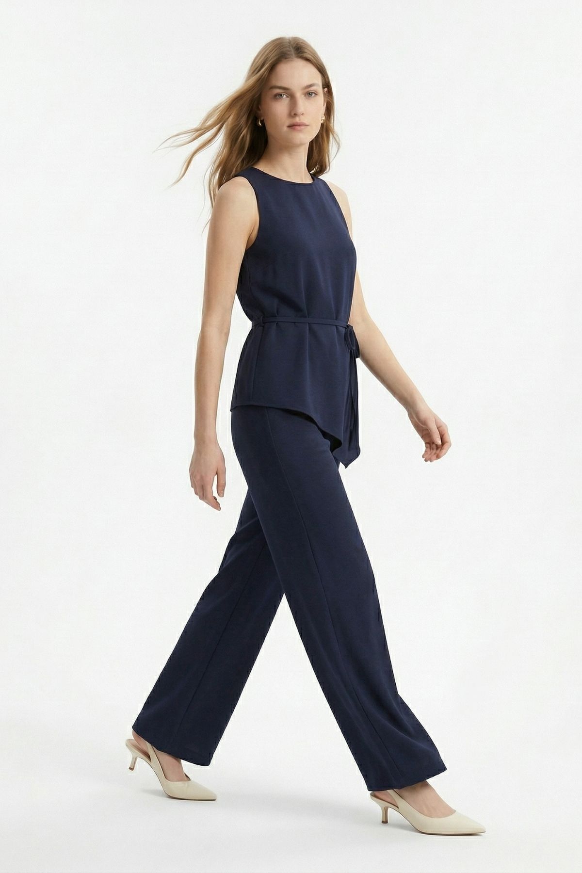 Laci Sıfır Kollu Kuşaklı Asimetrik Bluz ve Bol Paça Pantolon Takım 8861 - RAYS (1)