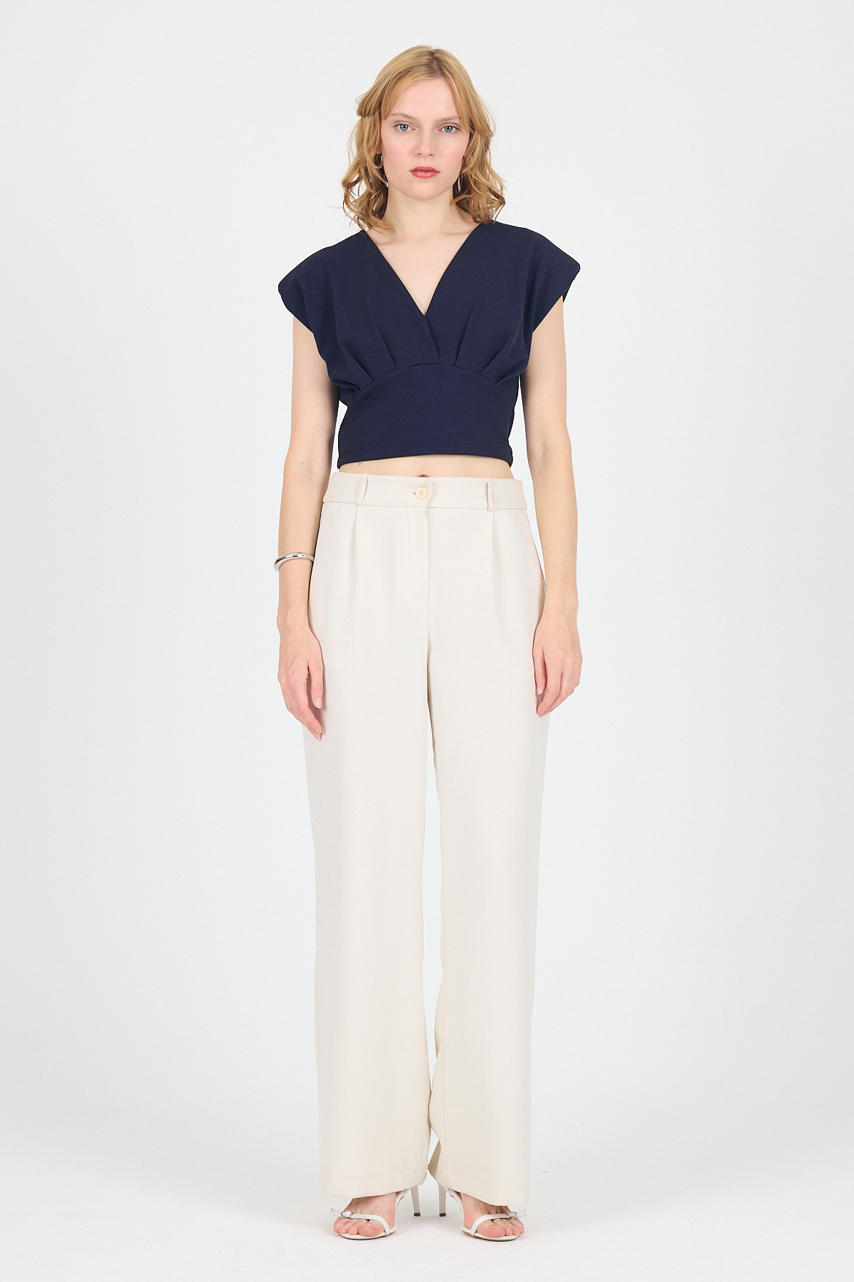 Laci V Yaka Vatkalı Büzgü Detaylı Kısa Kollu Bluz 4227A - 3