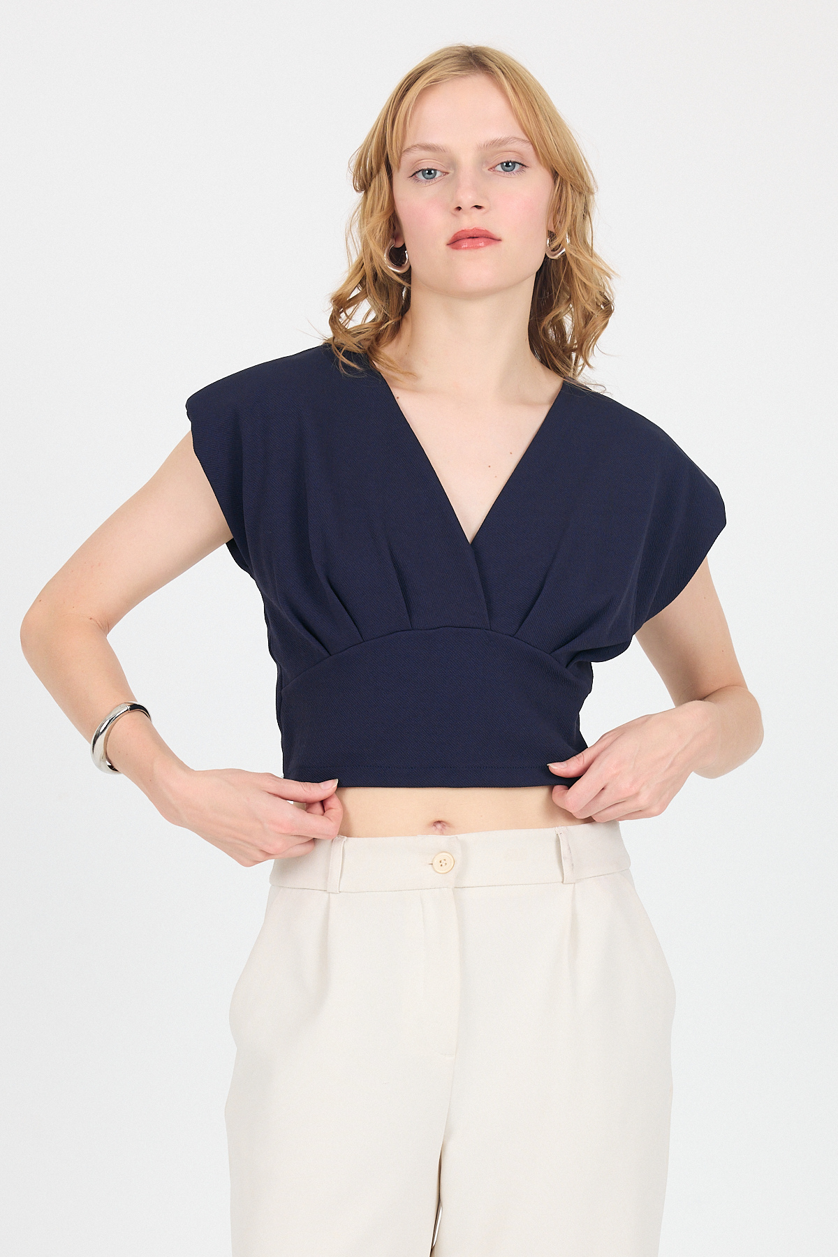 Laci V Yaka Vatkalı Büzgü Detaylı Kısa Kollu Bluz 4227A - 7