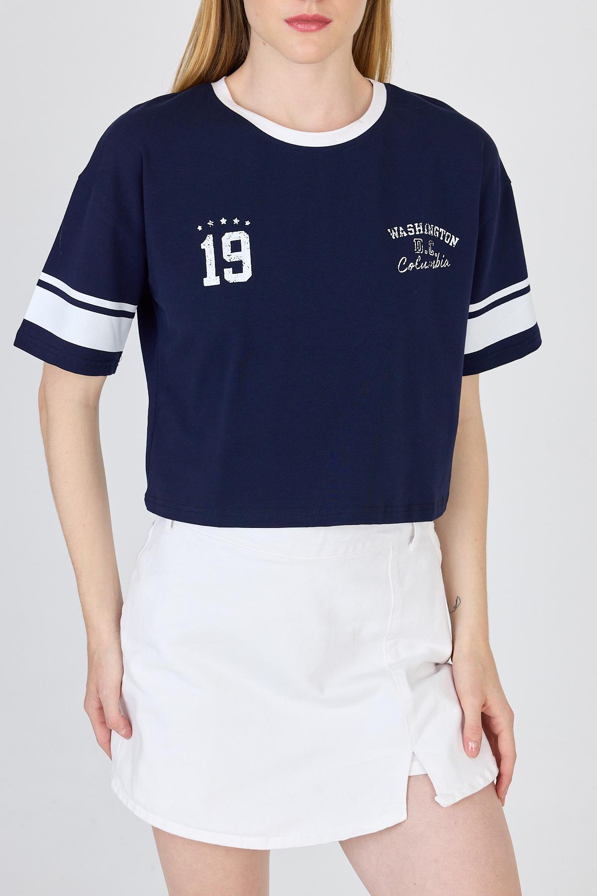 Lacivert Yazı Baskılı Crop Tişört 6584 - 6