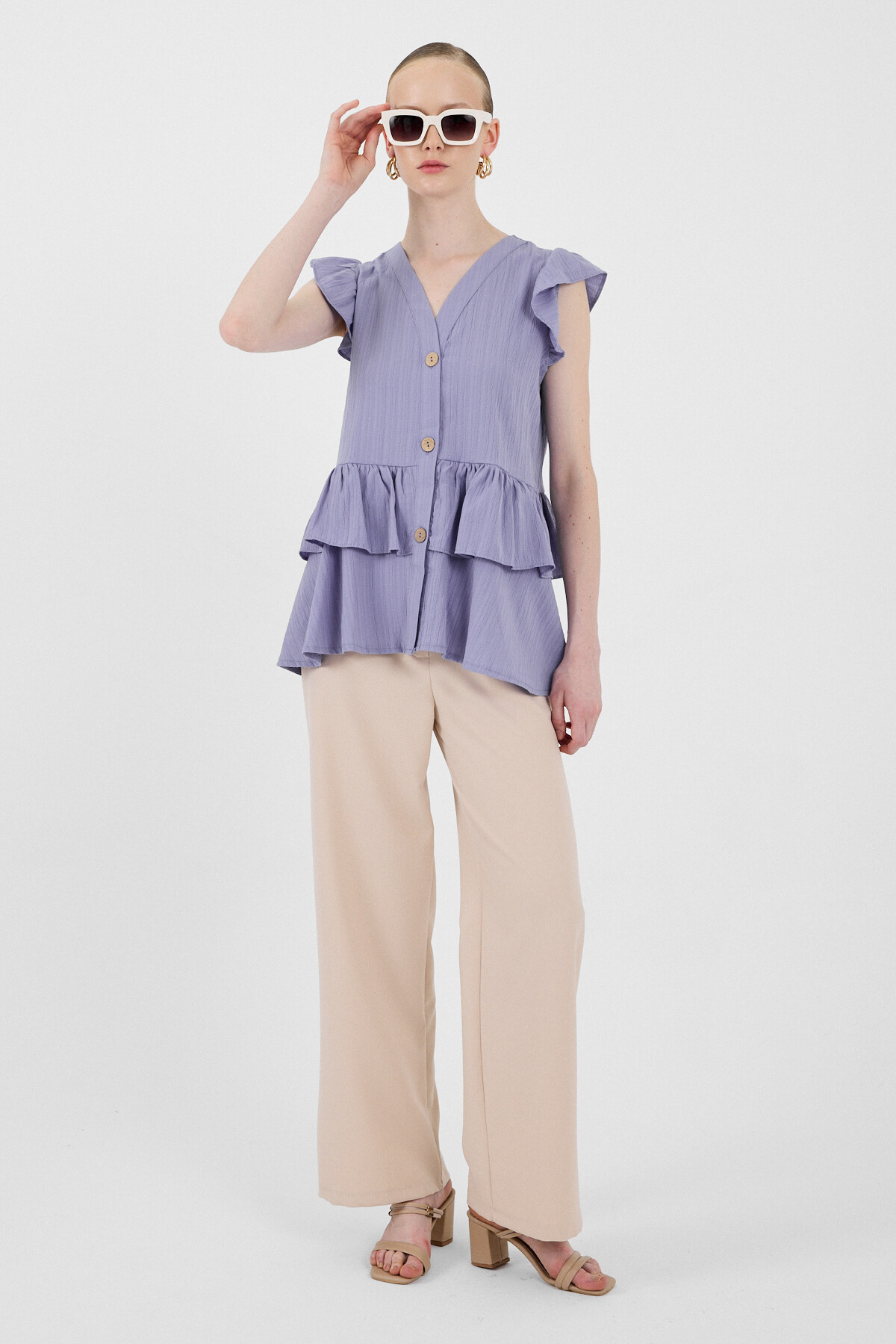 Lila V Yaka Düğmeli Fırfır Kol Bluz 8052A - RAYS