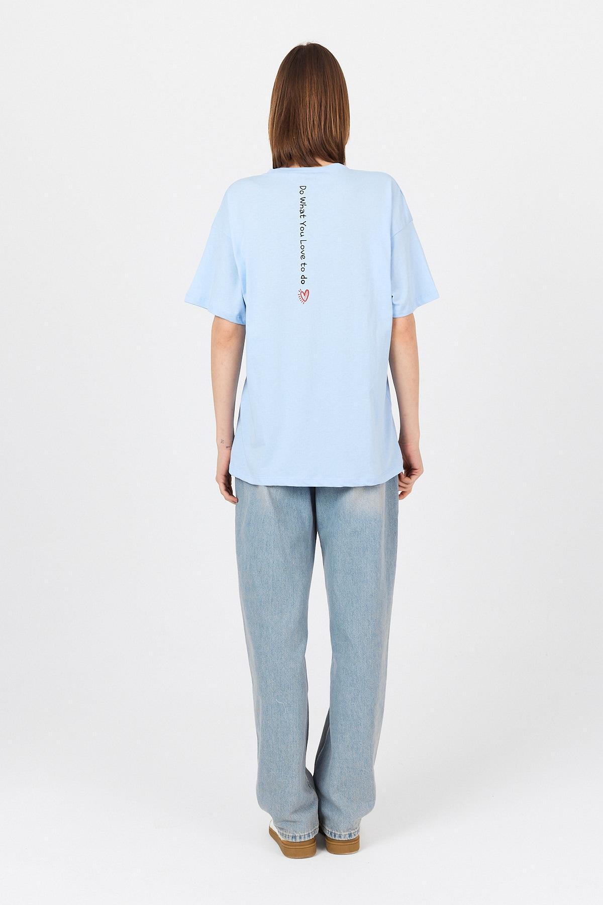 Mavi Arka Yazı Baskılı Kalpli %100 Pamuk Oversize Tişört 2150-33M - 5