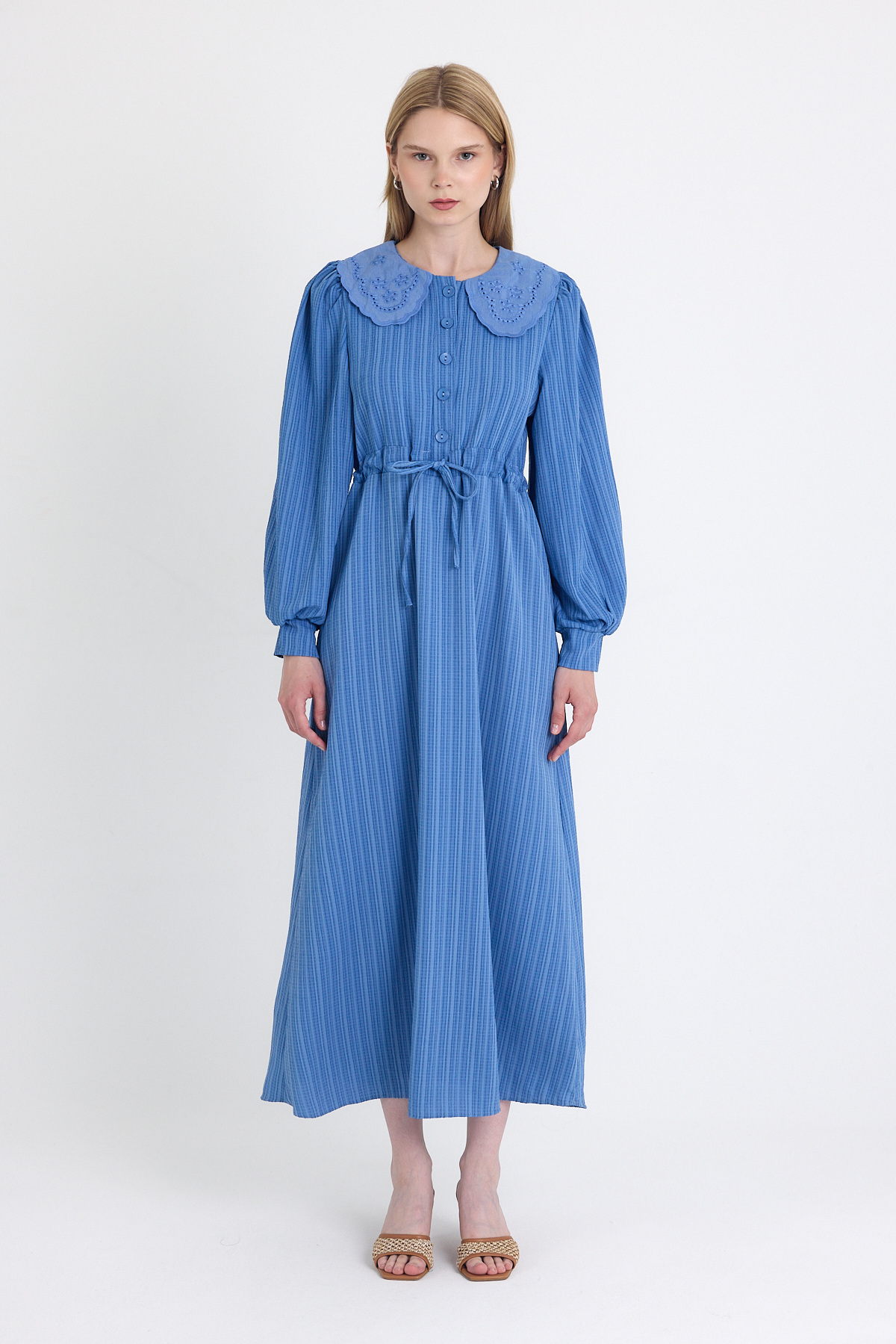 Mavi Fisto Detaylı Geniş Yaka Kuşaklı Çizgili Elbise 4330A - 1