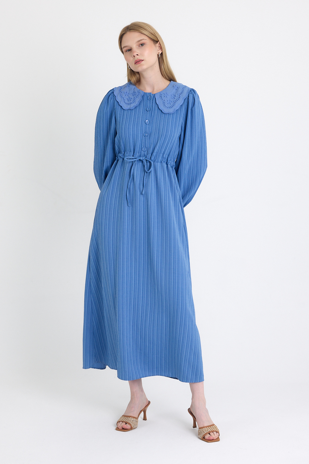 Mavi Fisto Detaylı Geniş Yaka Kuşaklı Çizgili Elbise 4330A - 2