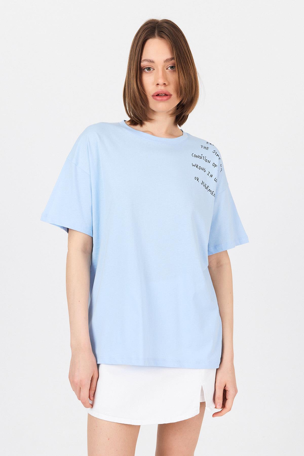 Mavi Göğüs Yazı Baskılı Pamuklu Oversize Tişört 2150-31M - 2