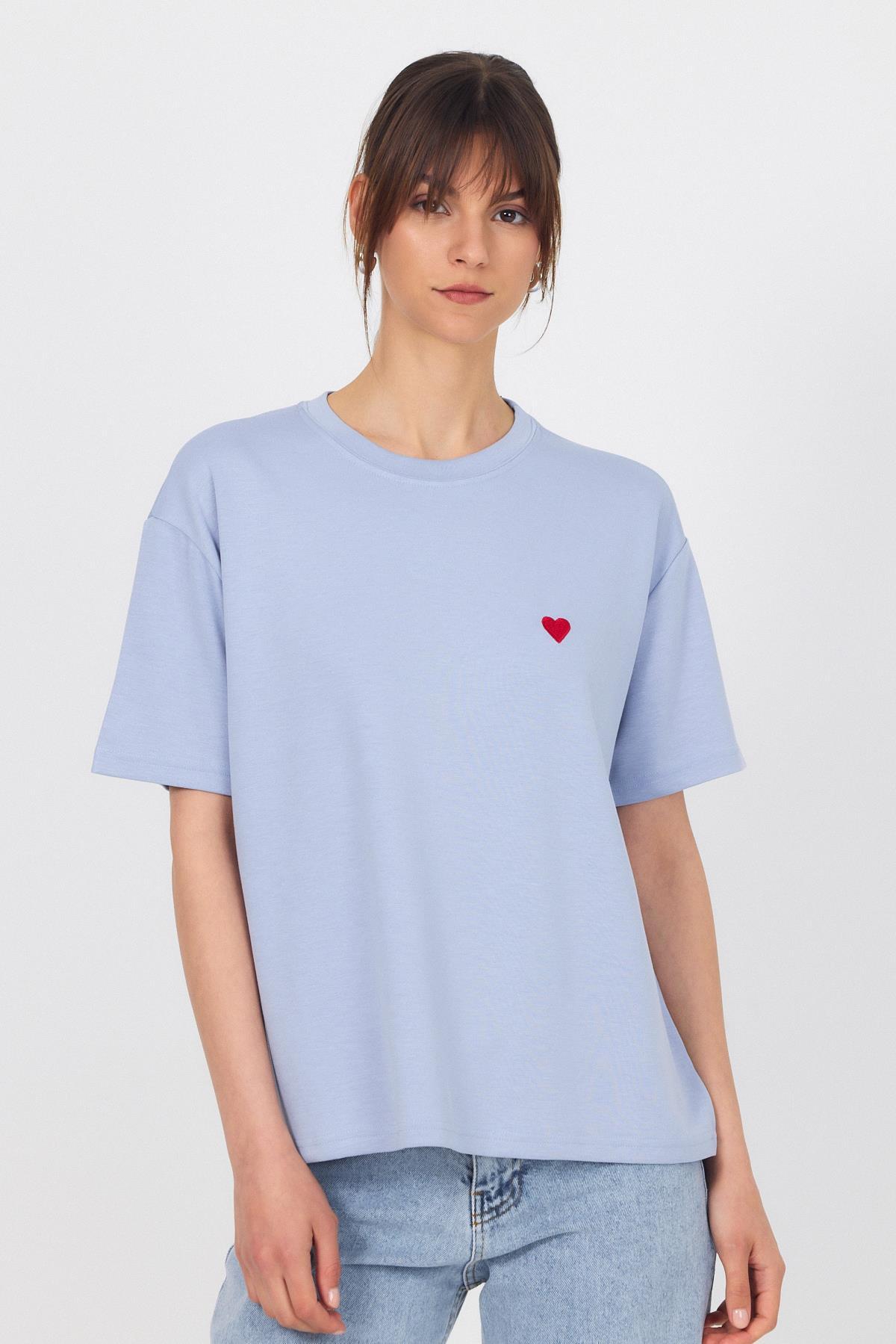 Mavi Kalp Nakışlı Premium Kumaş Tişört 6218 - 1
