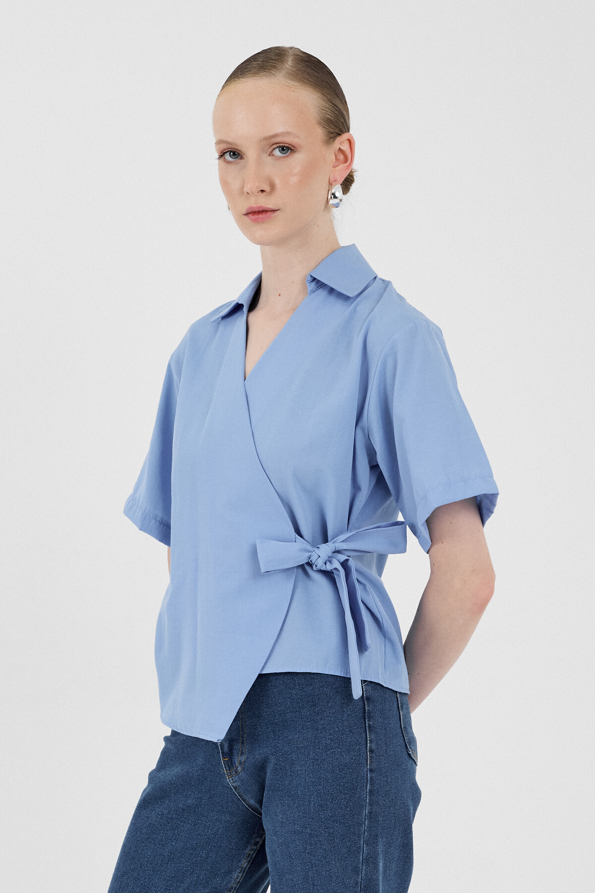 Mavi Kısa Kol Yan Bağlama Detaylı Bluz 8095A - RAYS