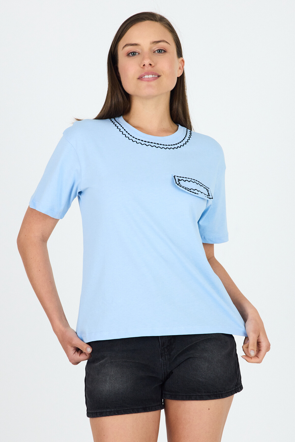 Mavi Nakış İşlemeli Cep Görünüm Detaylı Tişört 2255M - RAYS